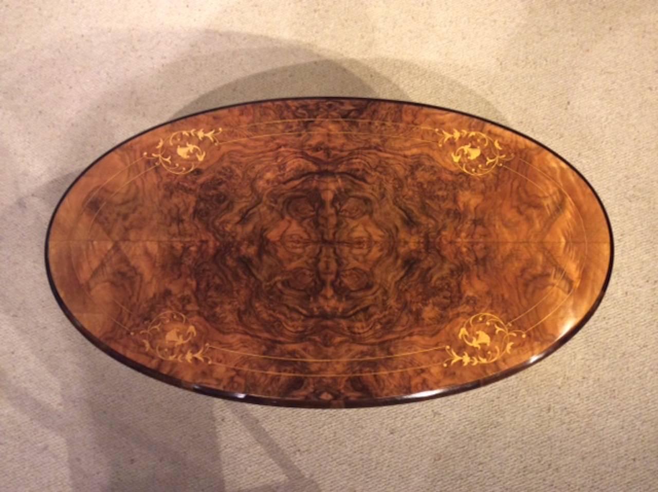 A beautiful small Victorian Period burr walnut oval coffee table. 2