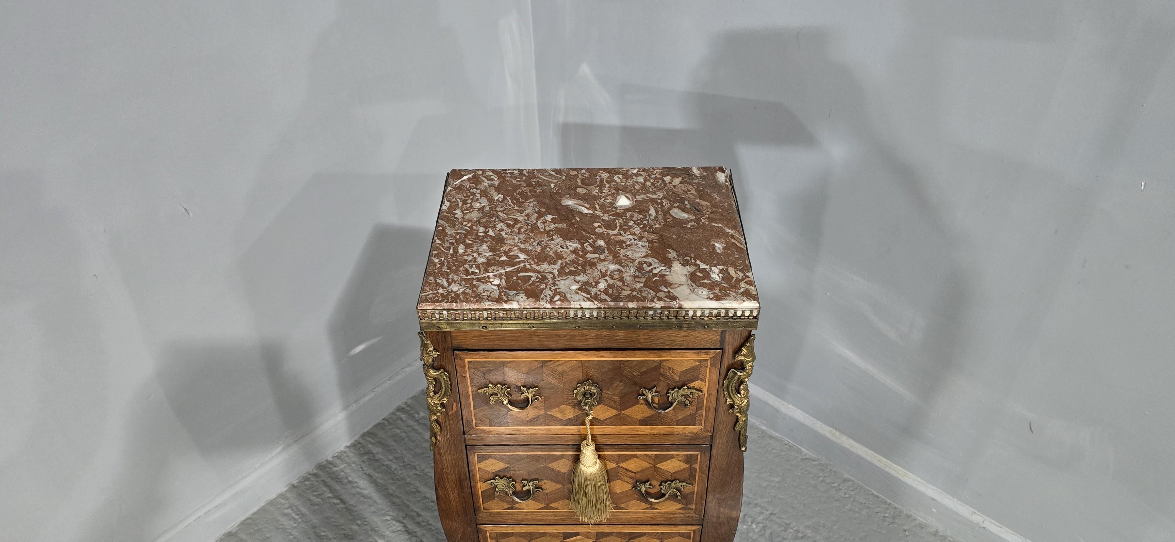 Tulipwood Very Pretty French Chest of Drawers For Sale