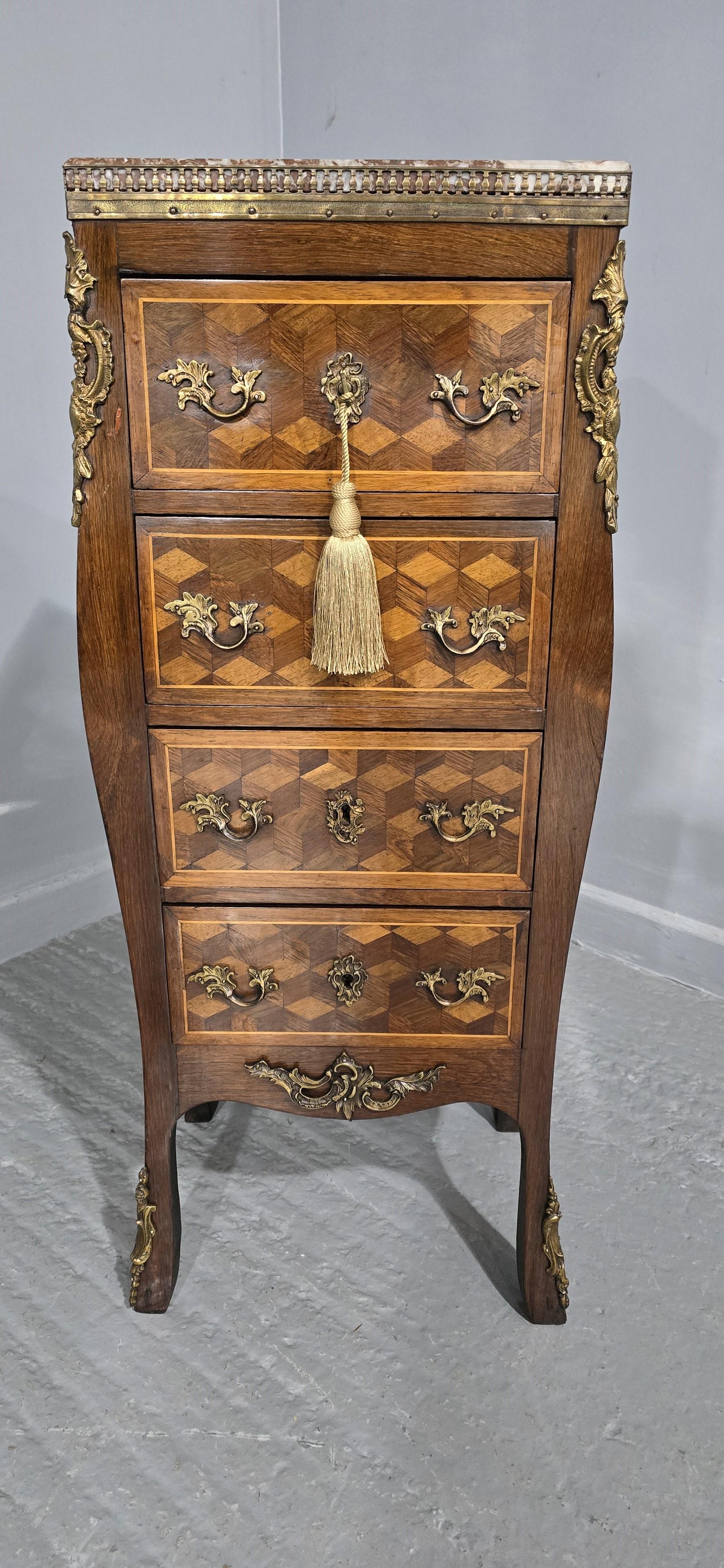 French Provincial Very Pretty French Chest of Drawers For Sale