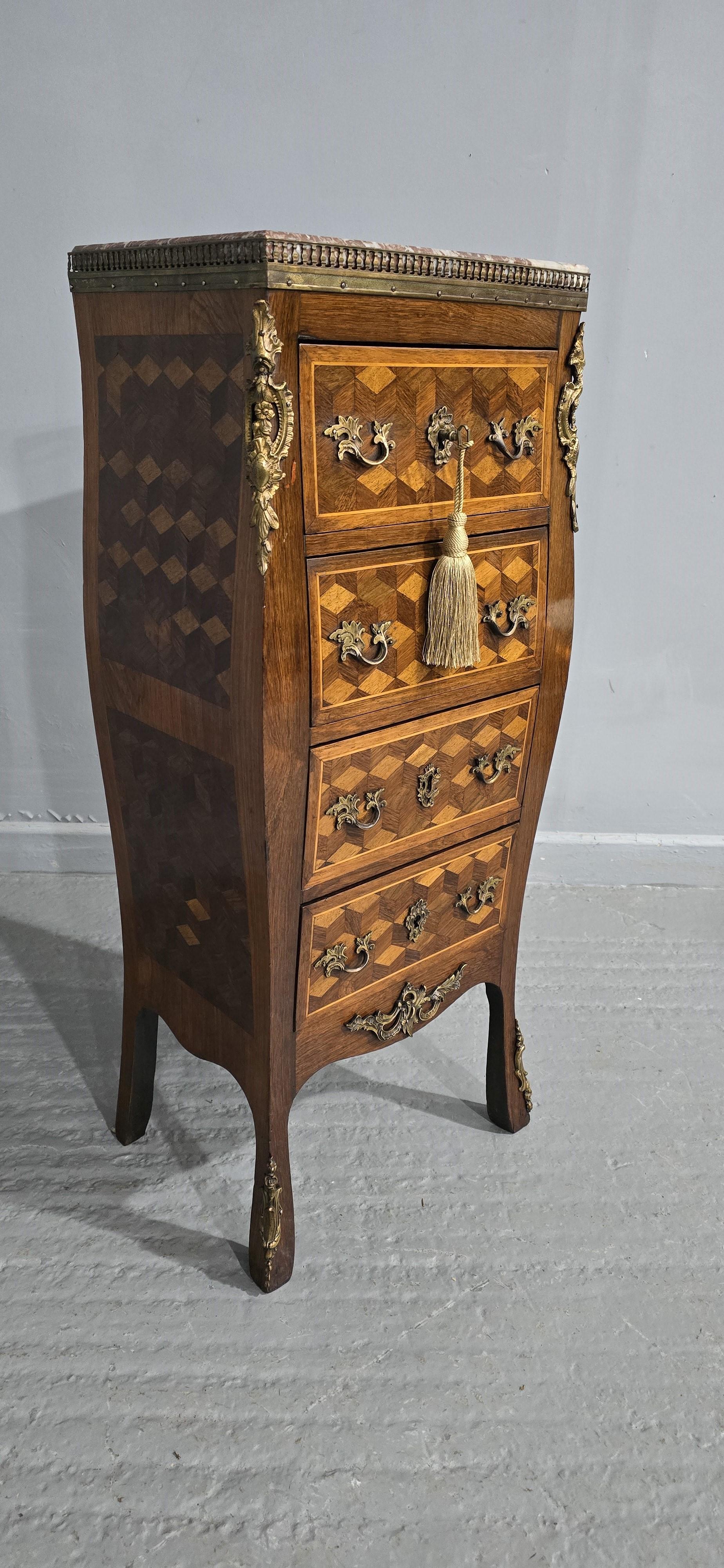 Very Pretty French Chest of Drawers In Good Condition For Sale In Swadlincote, GB