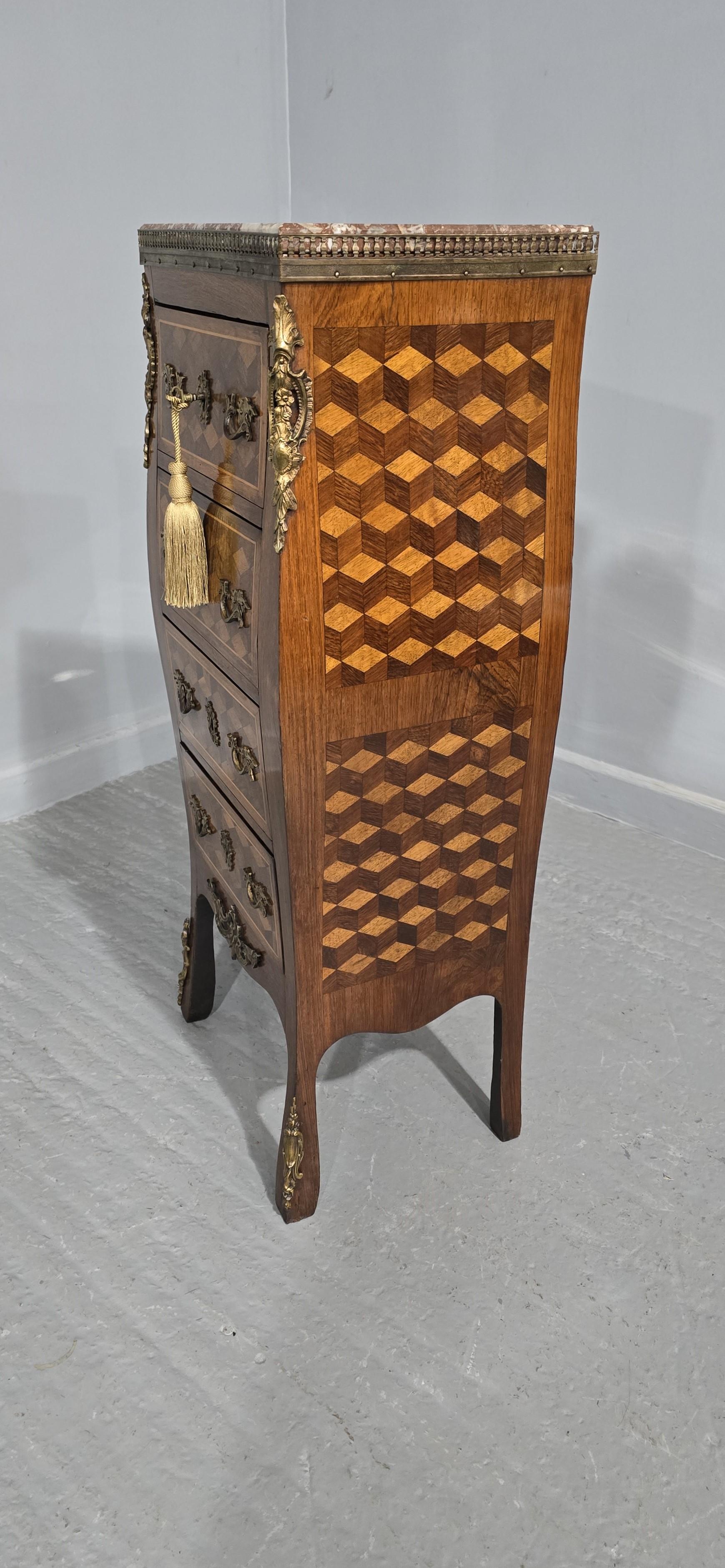 Very Pretty French Chest of Drawers For Sale 3