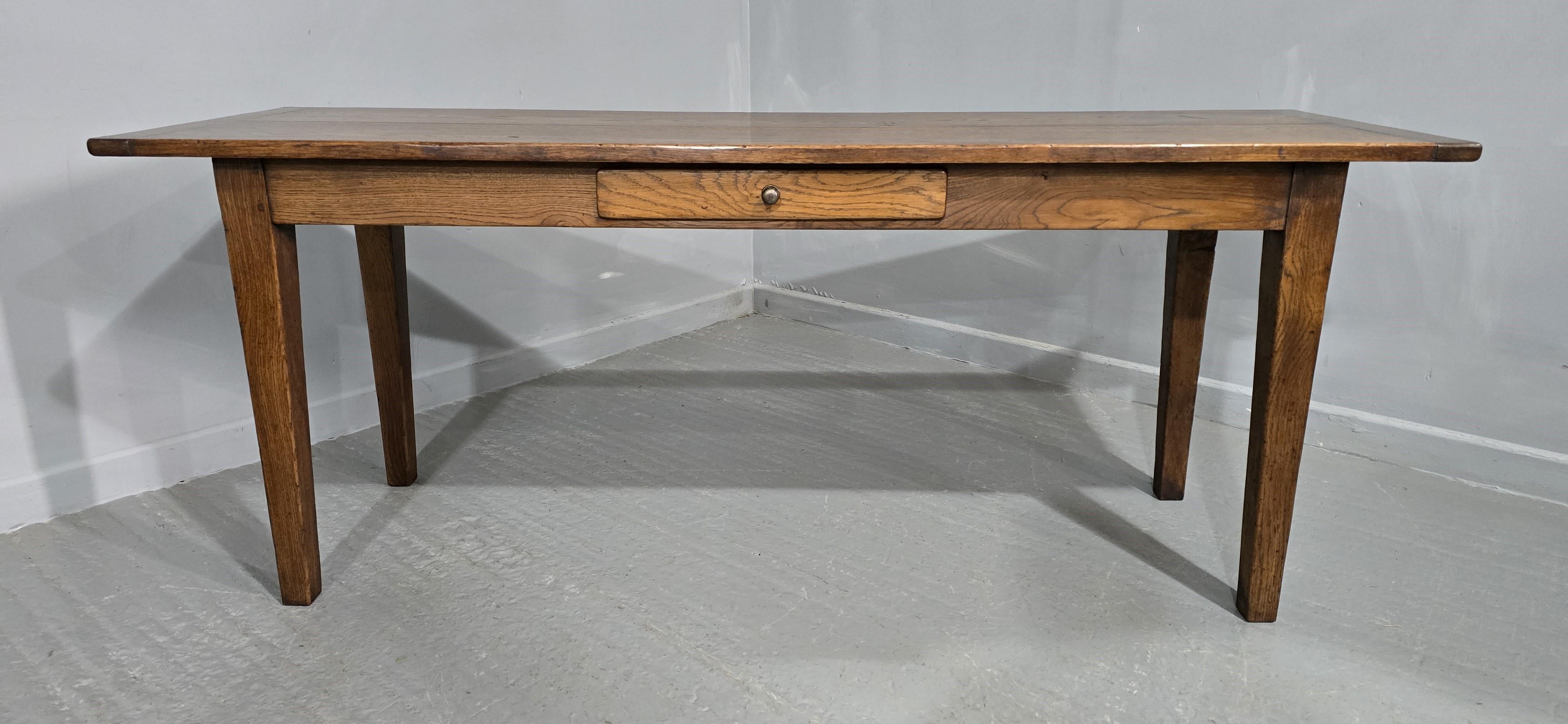 Stile provenzale Favoloso tavolo da cucina in stile rustico in tavole di Oak in vendita