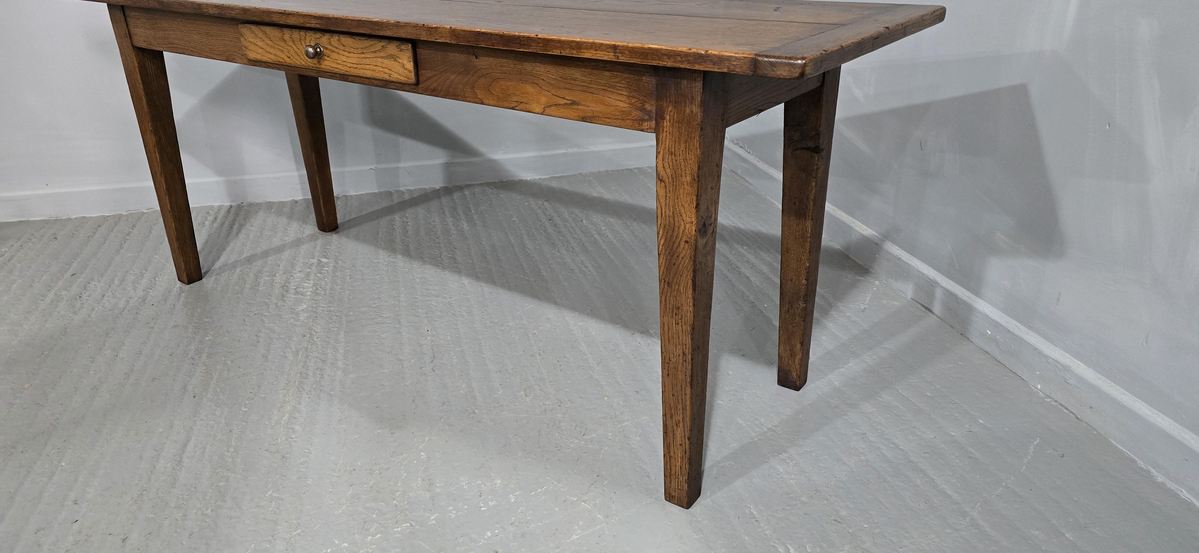 Inglese Favoloso tavolo da cucina in stile rustico in tavole di Oak in vendita