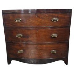 Petite commode de style géorgien