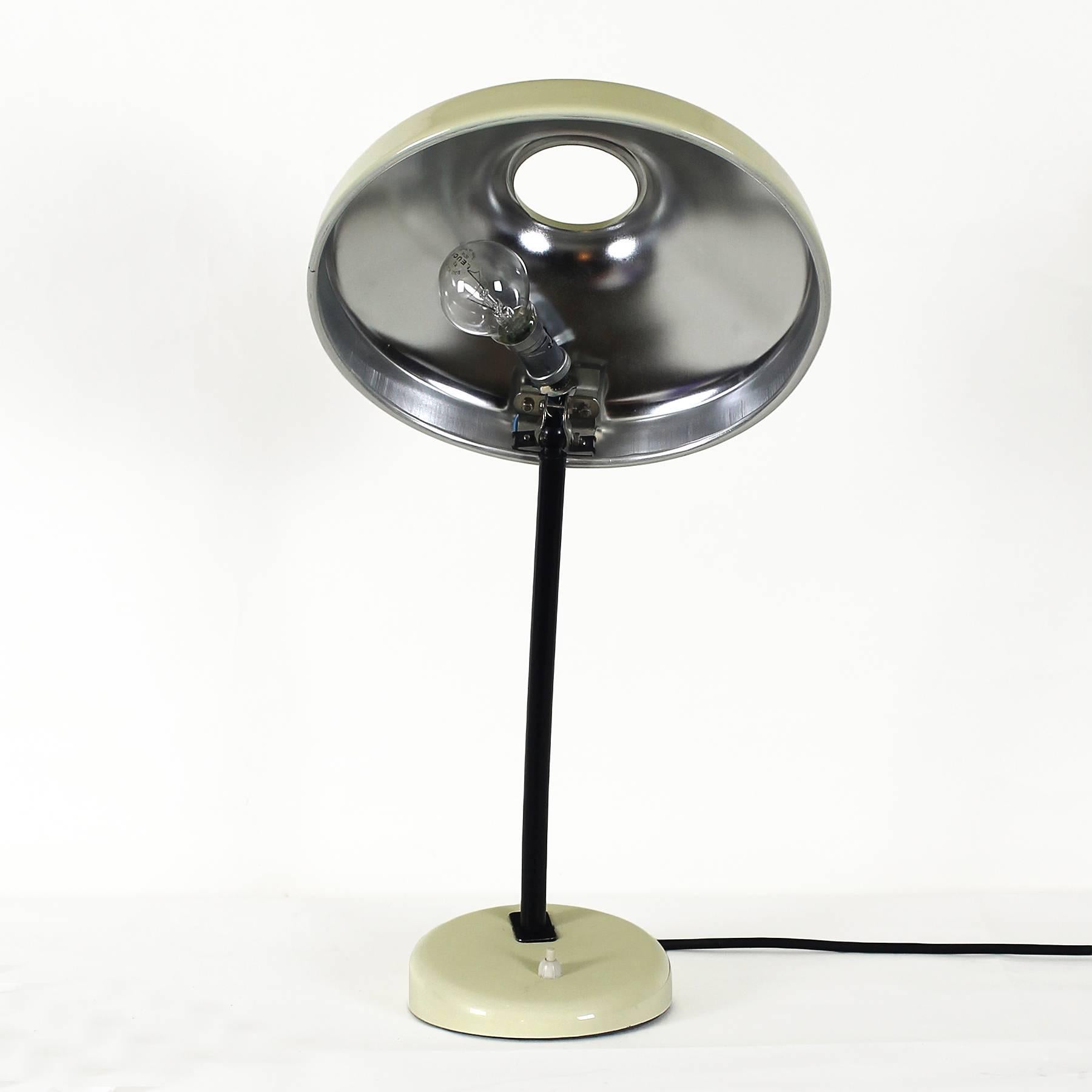 1950s Pair of Orientable Table Lamps, Iron and Lacquered Aluminum, France In Good Condition In Girona, ES
