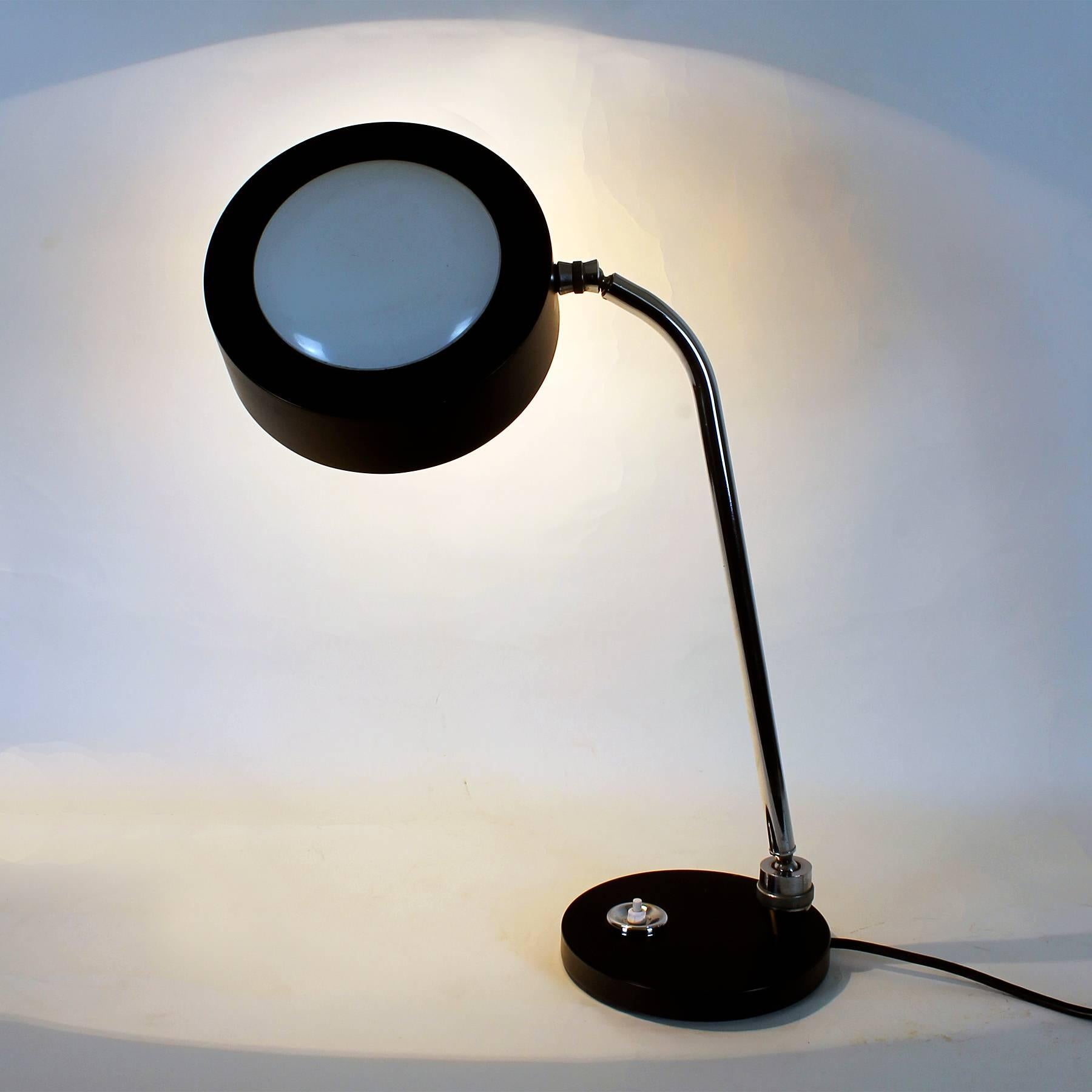 Paire de lampes de bureau modernes du milieu du siècle par André Mounique pour Maison Jumo - France en vente 2