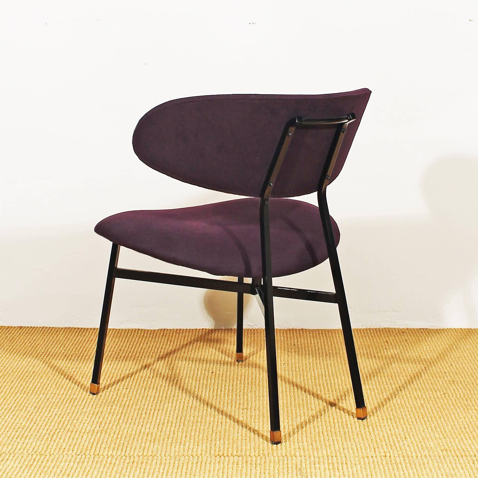 1950s Pair of Low Chairs, Iron, Brass, Violet Felt Upholstery, Italy In Good Condition In Girona, ES