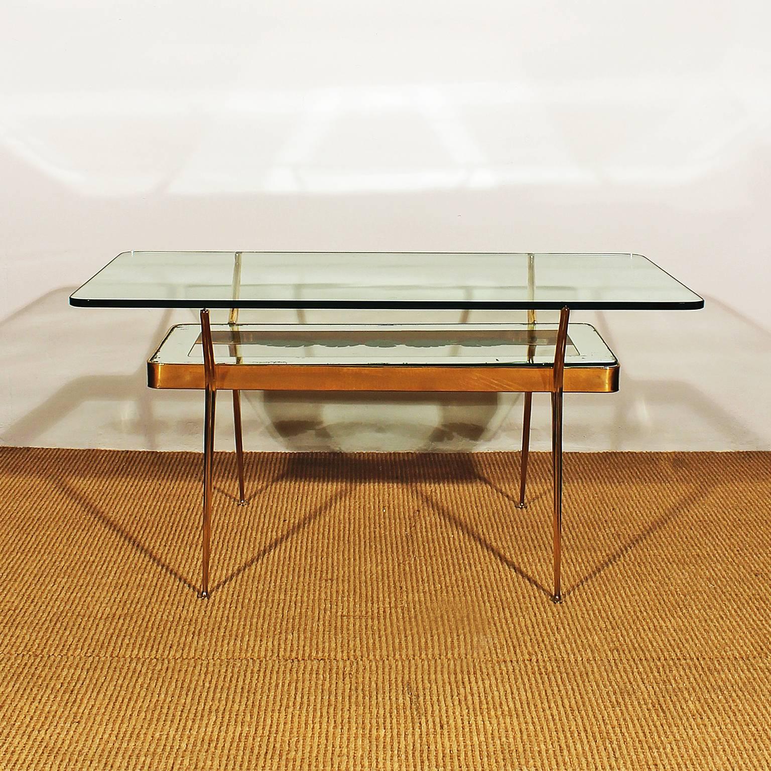 Polished brass coffee table, etching glass and mirror, thick glass from origin on top.
Italy c. 1950