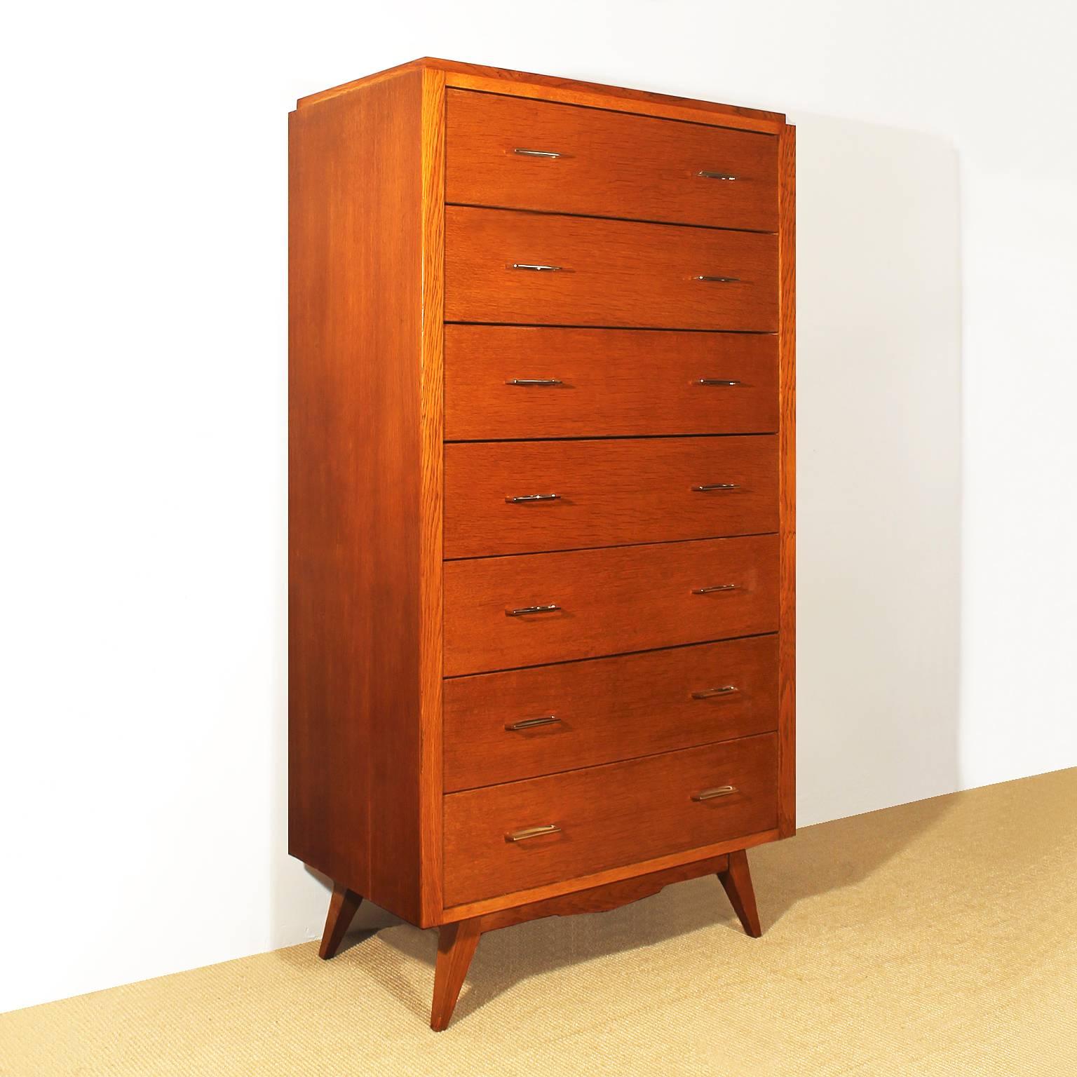 Important "semainier" chest of drawers, solid oakwood, French polish, polished aluminium handles, high quality,
France, circa 1950.