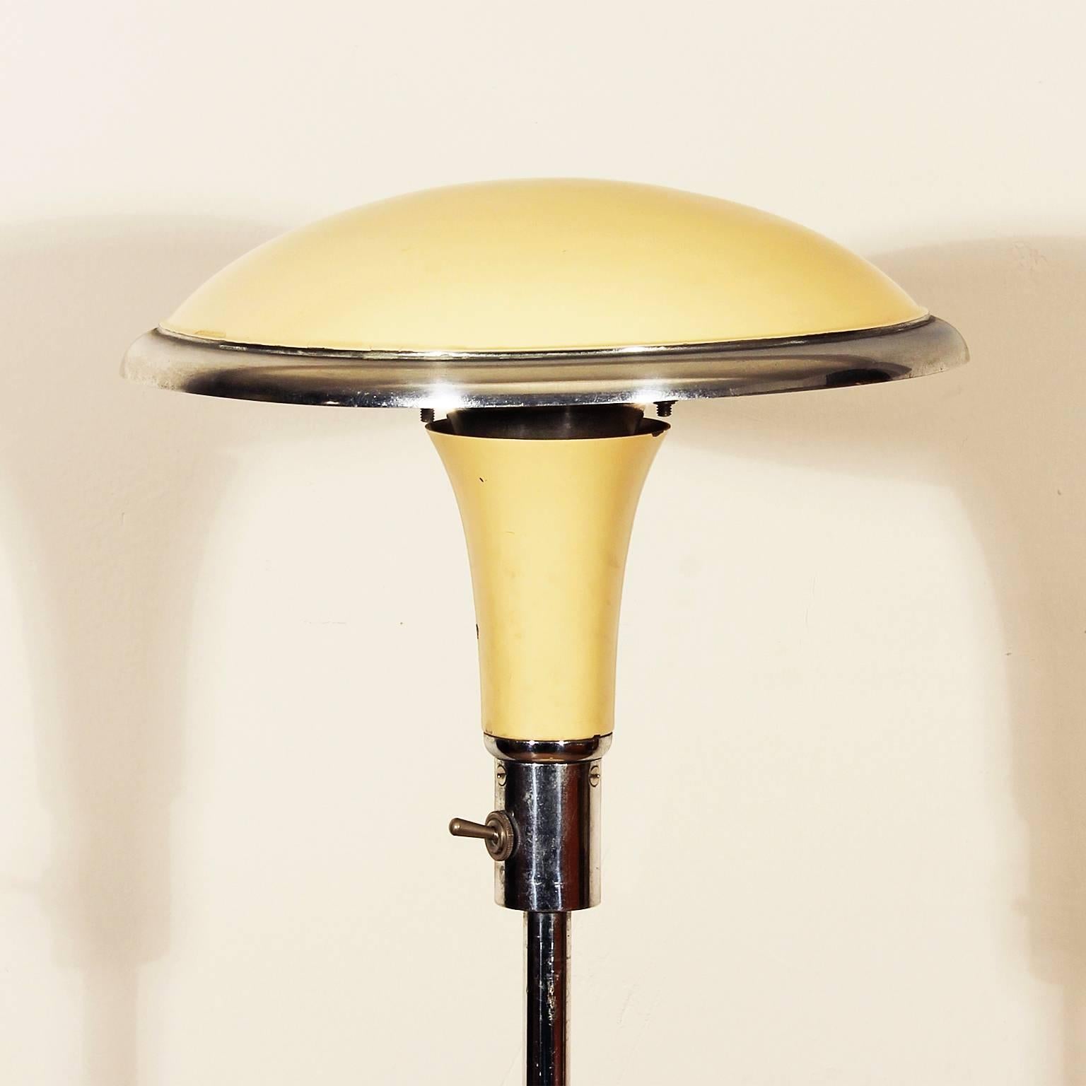 Lacquered 1930s Art Deco Floor Reading Lamp, lacquered and chromed sheet metal - France