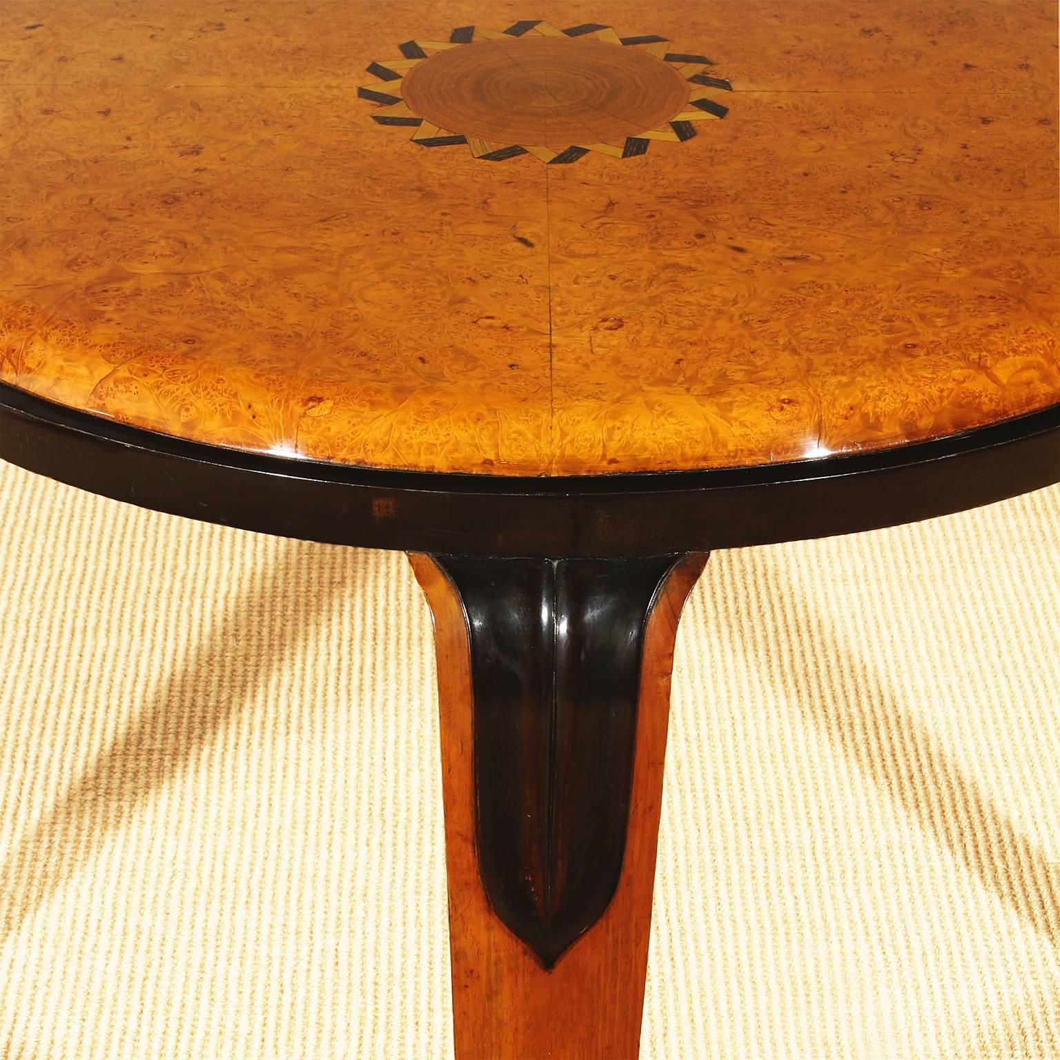Veneer Art Deco Round Sidetable with Marquetry