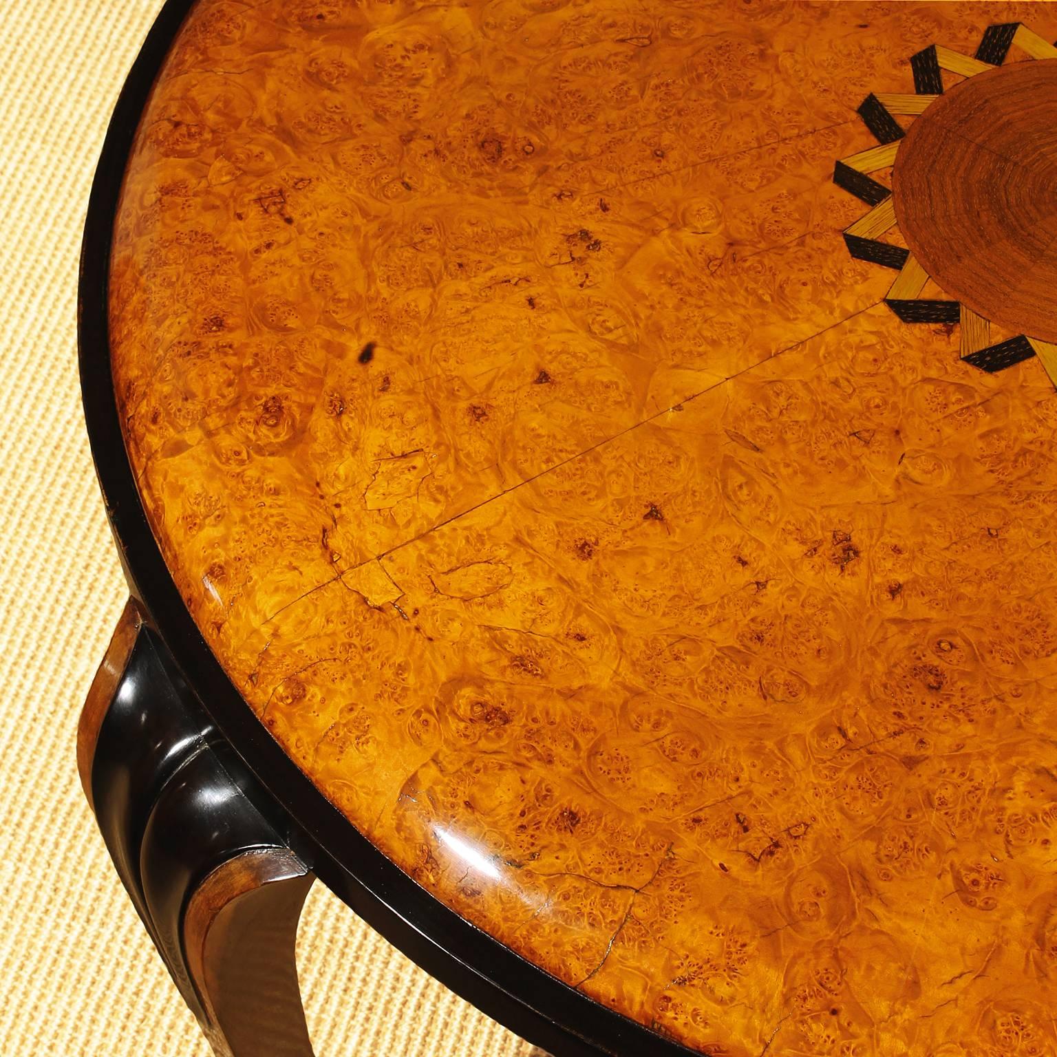 Art Deco Round Sidetable with Marquetry In Excellent Condition In Girona, ES