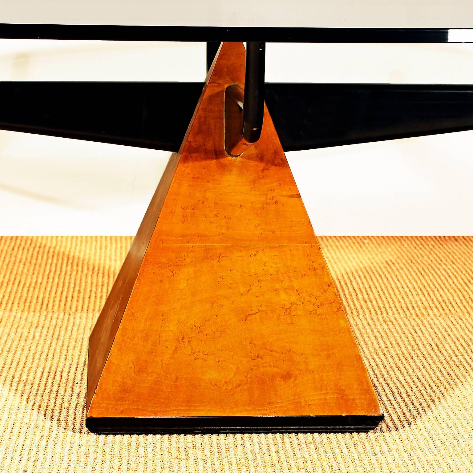 1950s Pyramidal Coffee Table, maple, lacquered wood, thick glass - Italy In Good Condition In Girona, ES