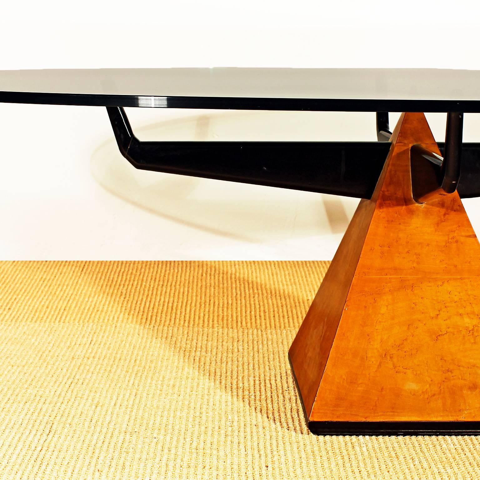 1950s Pyramidal Coffee Table, maple, lacquered wood, thick glass - Italy 1