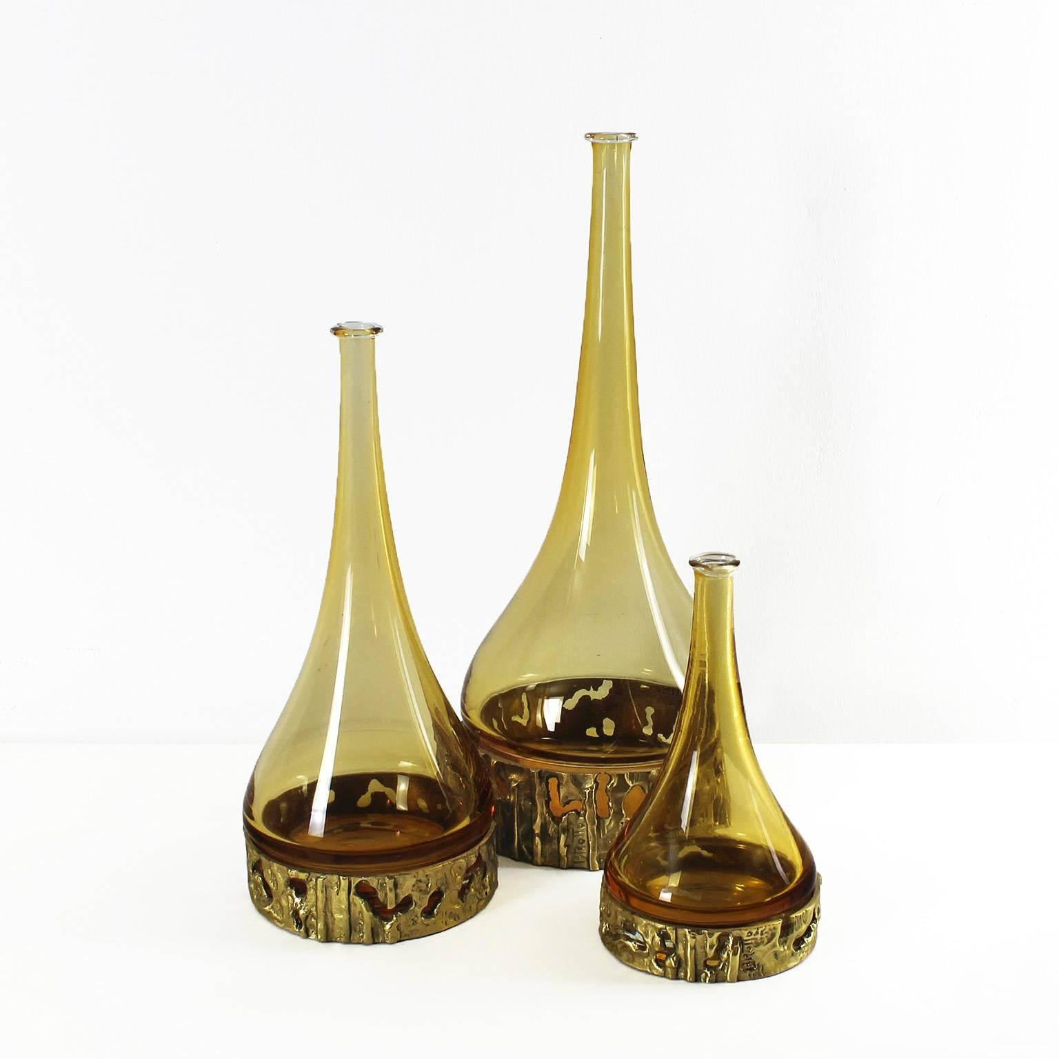 Set of three yellow Murano blown glass with a golden bronze base including the signature.
Designer: Angelo Brotto.
Italy, Murano, circa 1970.
Measurements:
Big: Diameter 18 cm x 44 cm.
Medium: Diameter 15 cm x 34 cm.
Small: Diameter 12 cm x 22