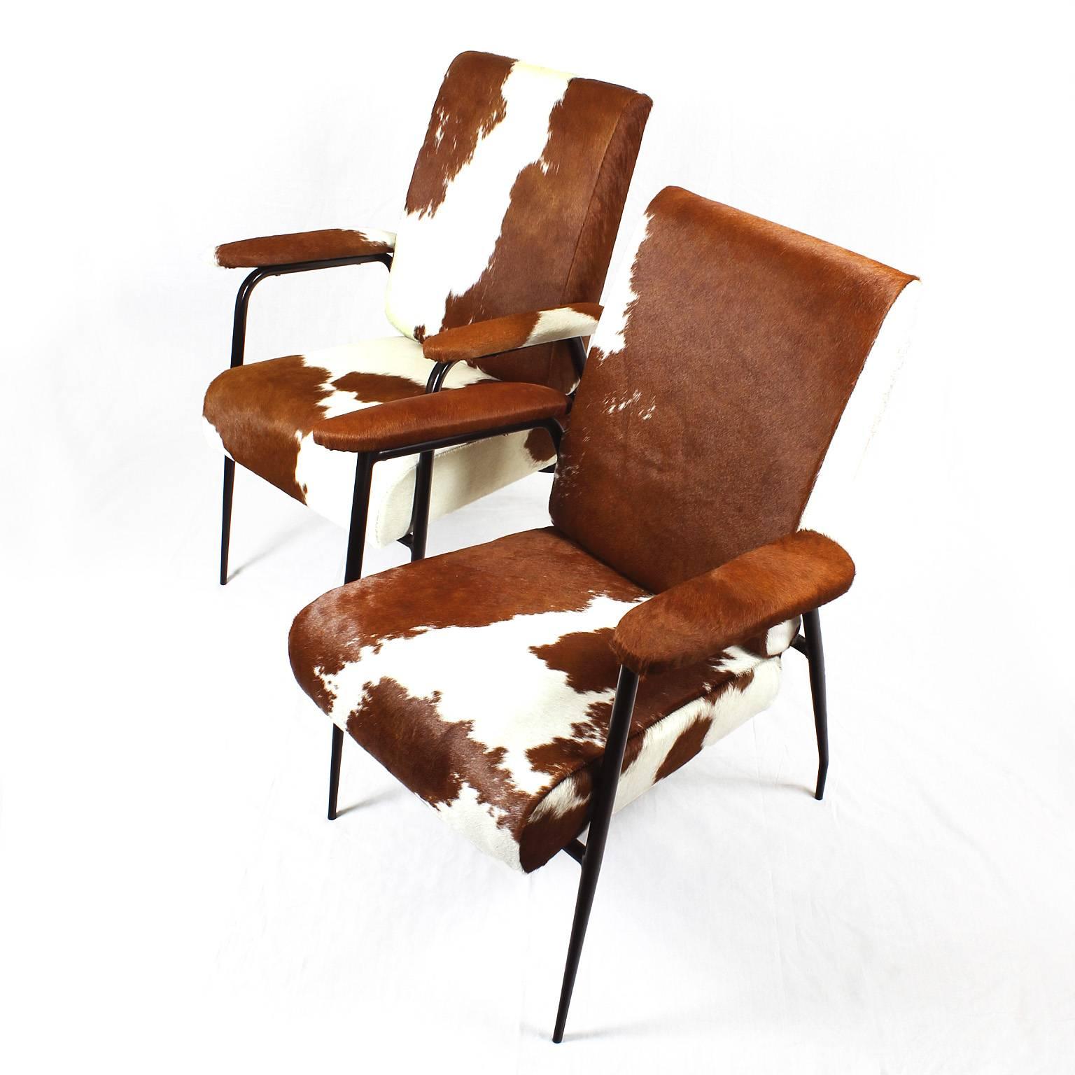 1950´s Pair of Armchairs by Pierre Guariche, iron, colt leather - France In Excellent Condition In Girona, ES
