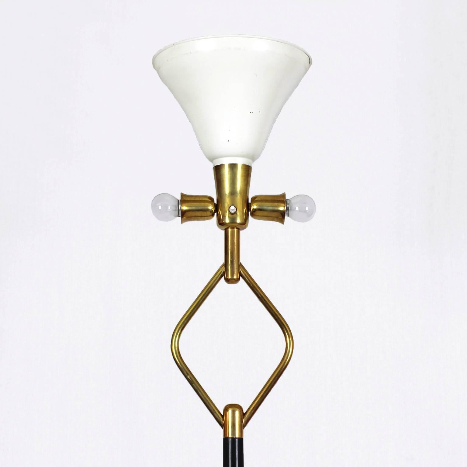 1940´s Standing Lamp, mahogany, polished brass, thick glass, golden silk- Italy  In Good Condition In Girona, ES