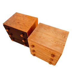 Paire de tables de chevet ou de petits meubles signés Vilanova – 1970