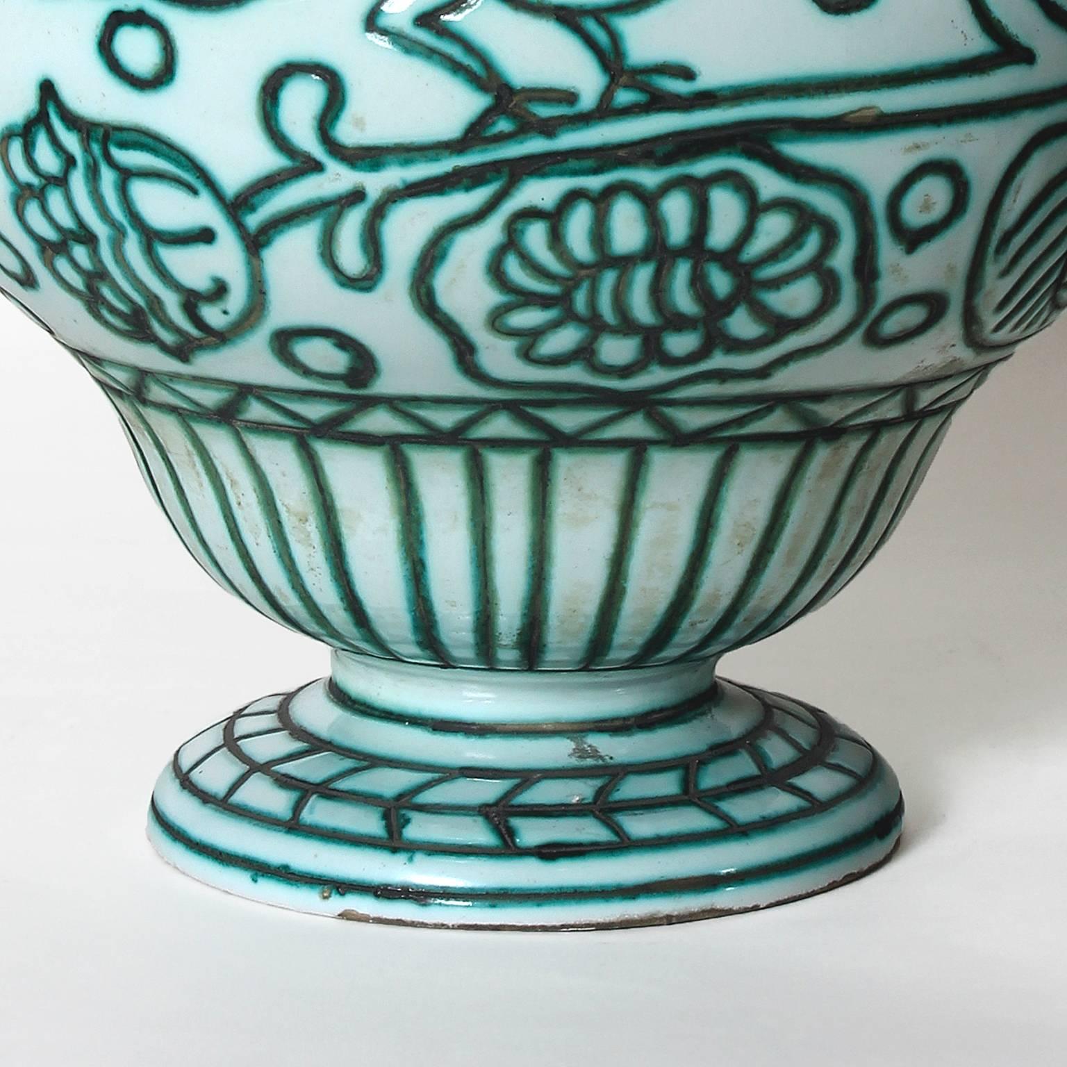 1922-25 - Vase by Casa Dell'arte, white, celadon green enamel - Italy In Good Condition In Girona, ES