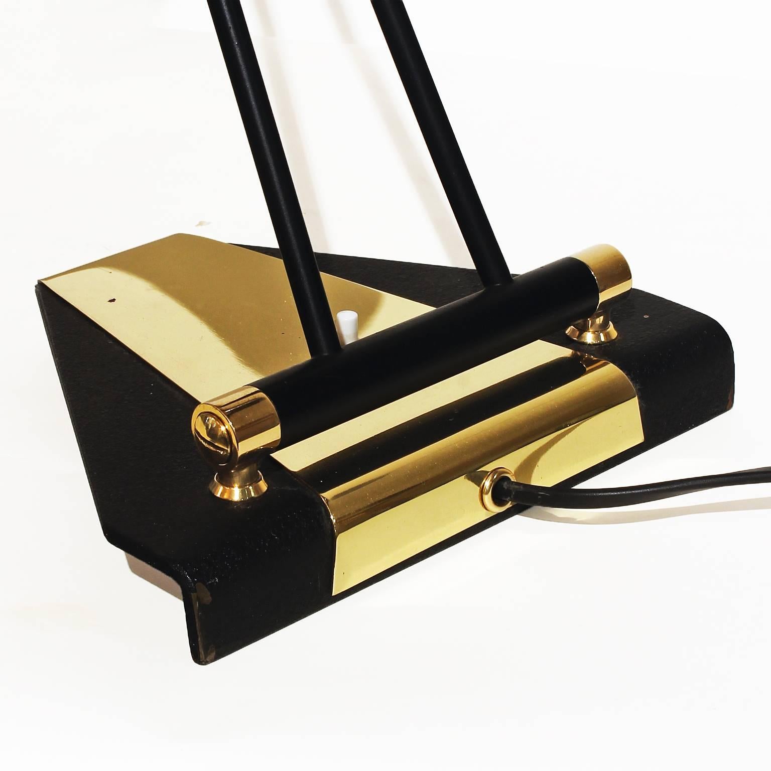 Glass 1960´s Desk Lamp Model 8051 by Stilnovo, black lacquered brass, glass - Italy