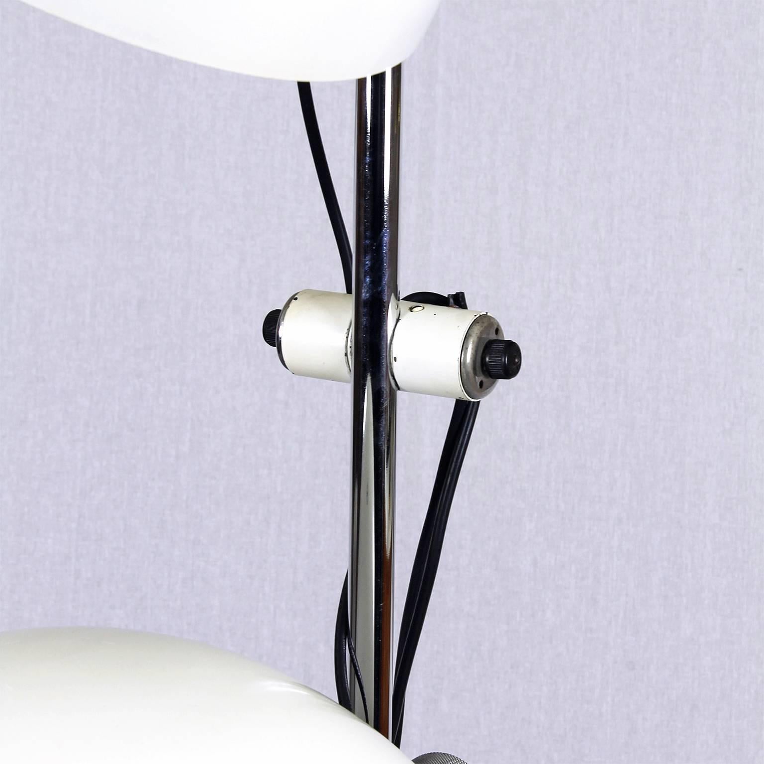 Late 20th Century 1970´s System Standing Lamp, white lacquered metal, chrome-plated metal - Italy