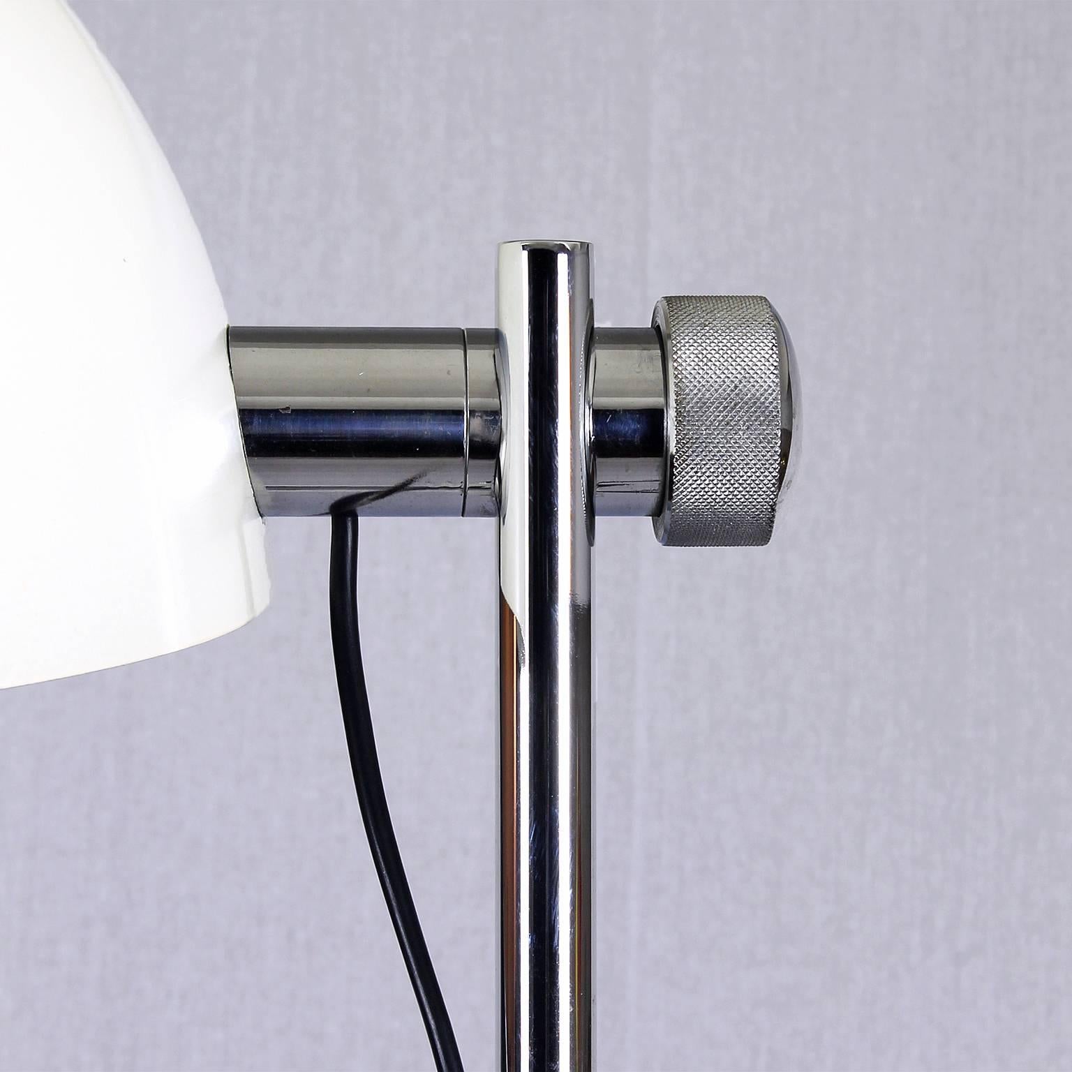 Metal 1970´s System Standing Lamp, white lacquered metal, chrome-plated metal - Italy