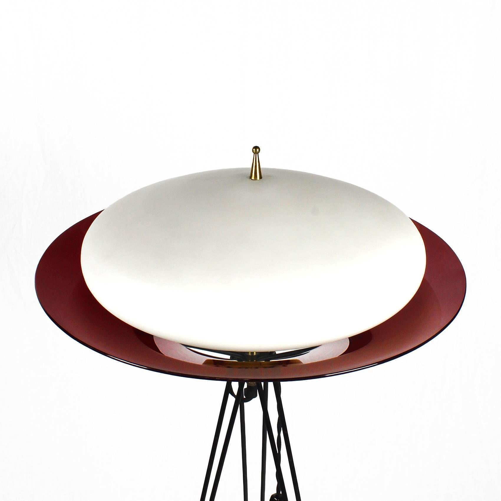 Mid-Century Modern 1960´s Tripod Standing Lamp, metal, white opaline, brass, plexiglass - Italy