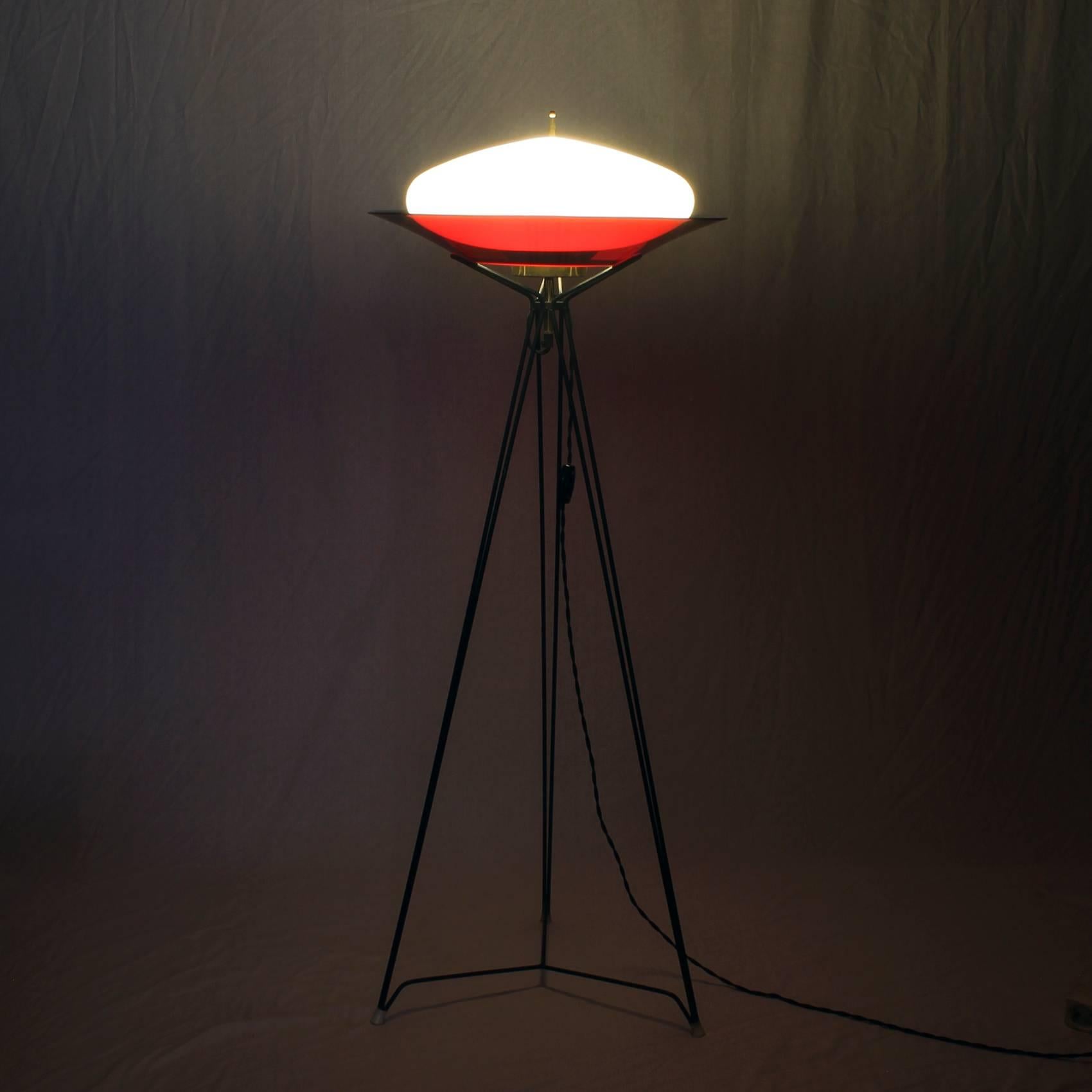 Metal 1960´s Tripod Standing Lamp, metal, white opaline, brass, plexiglass - Italy