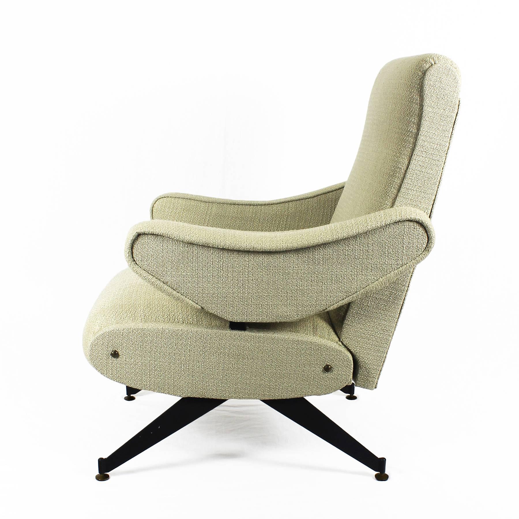 Italian Mid-Century Modern Reclinable Armchair by Oscar Gigante, Beige Fabric - Italy For Sale