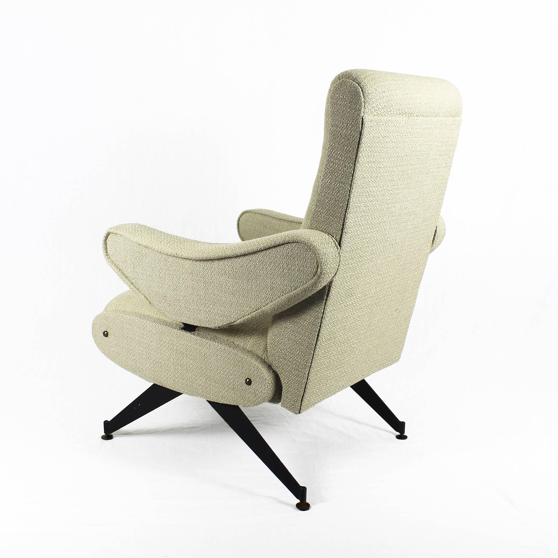Mid-20th Century Mid-Century Modern Reclinable Armchair by Oscar Gigante, Beige Fabric - Italy For Sale