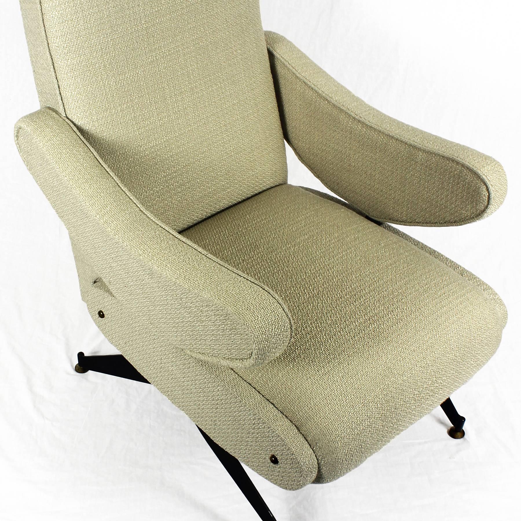Moderner verstellbarer Sessel aus der Mitte des Jahrhunderts von Oscar Gigante, beigefarbener Stoff – Italien (Messing) im Angebot