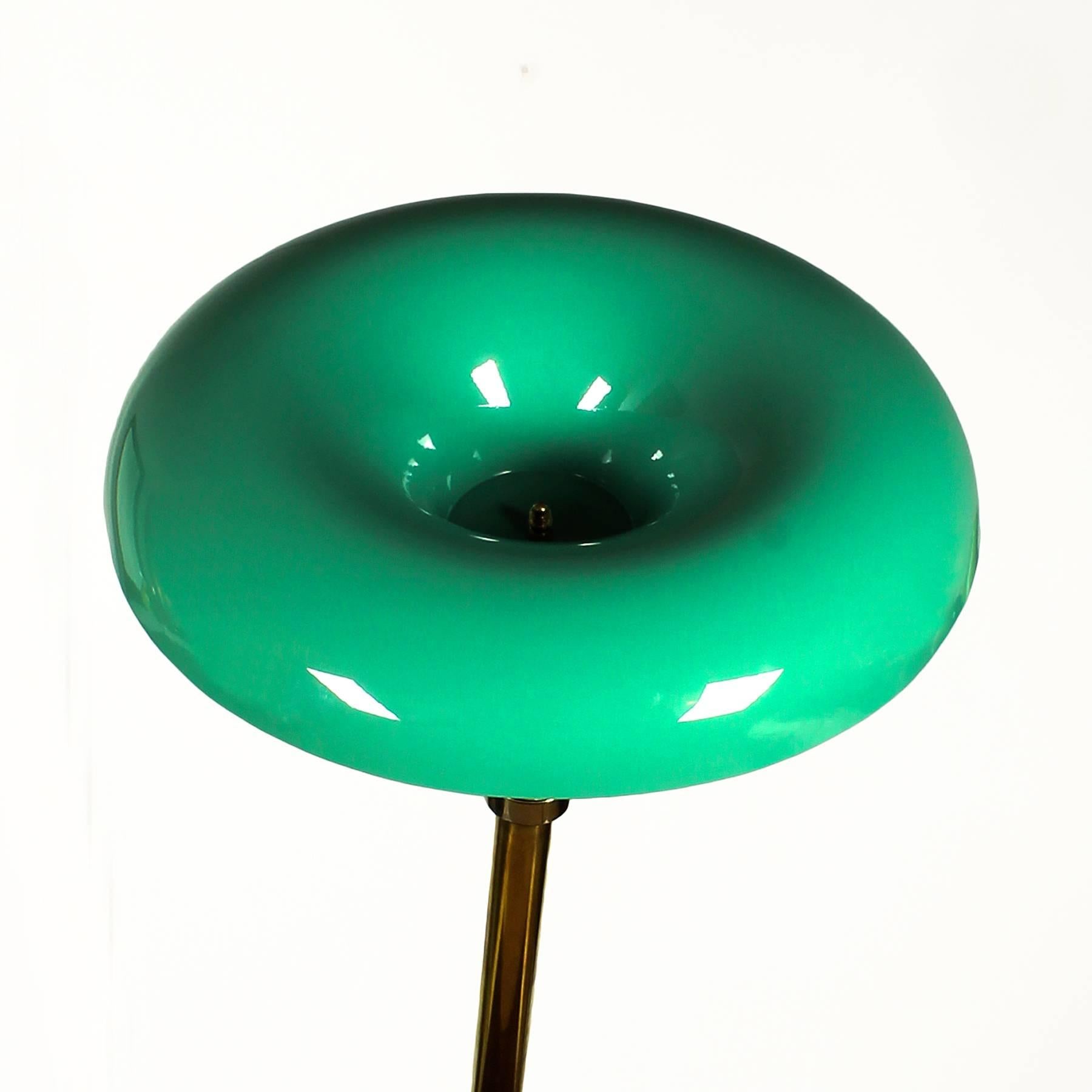 Mid-Century Modern Standing Lamp, solid brass, celadon green lampshade - USA In Good Condition For Sale In Girona, ES