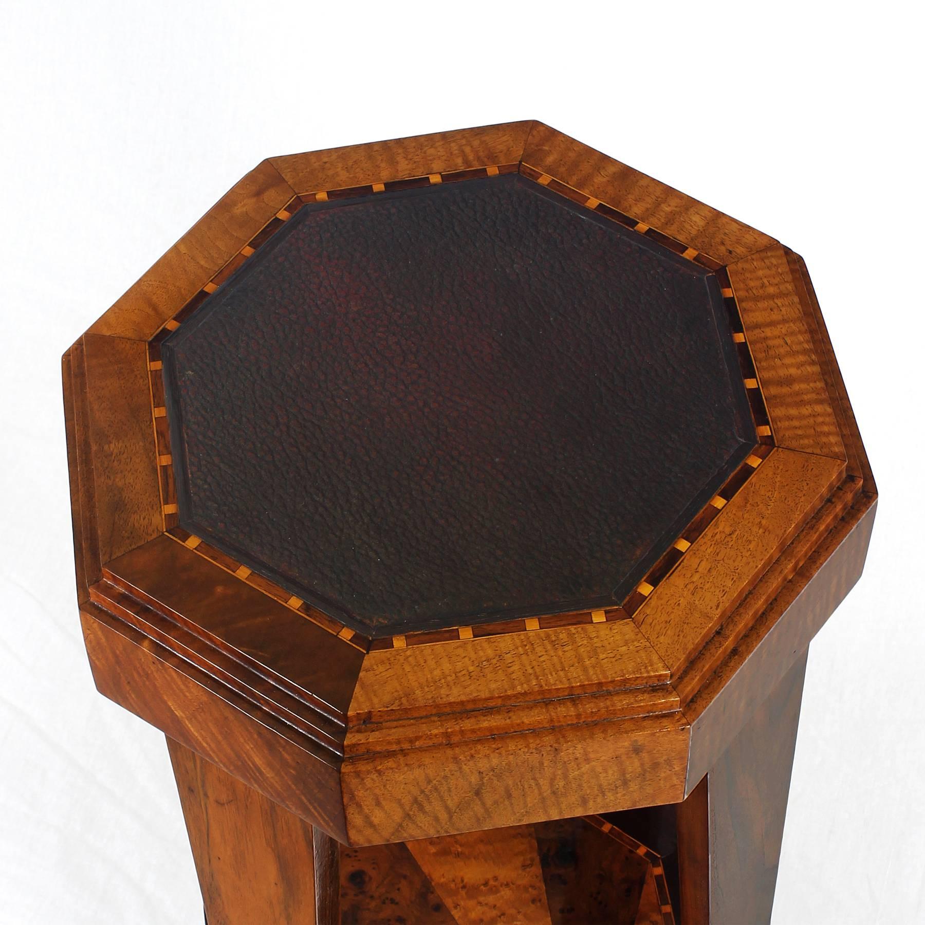 1925 - Art Deco Stand, walnut and marquetry, leather - France In Excellent Condition In Girona, ES