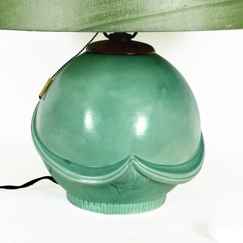 Art Déco Lampada da tavolo Art Deco anni '30 in ceramica verde Celadon - Cecoslovacchia in vendita