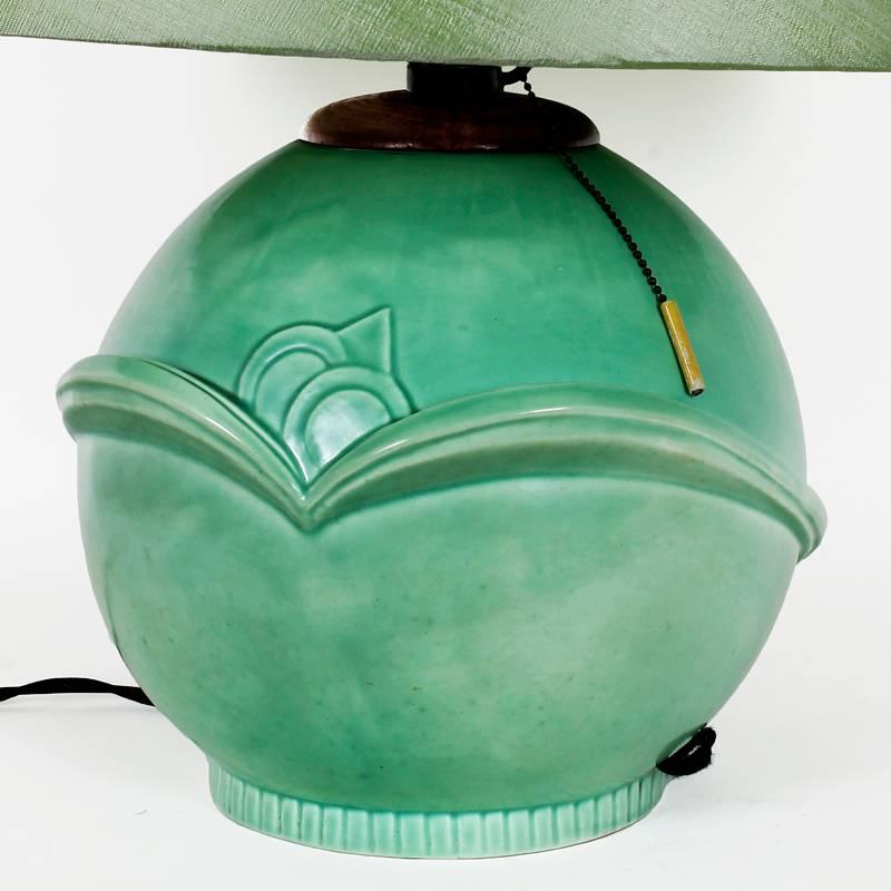 Enameled 1930s Art Deco Table Lamp In Celadon Green Ceramic - Czechoslovakia For Sale