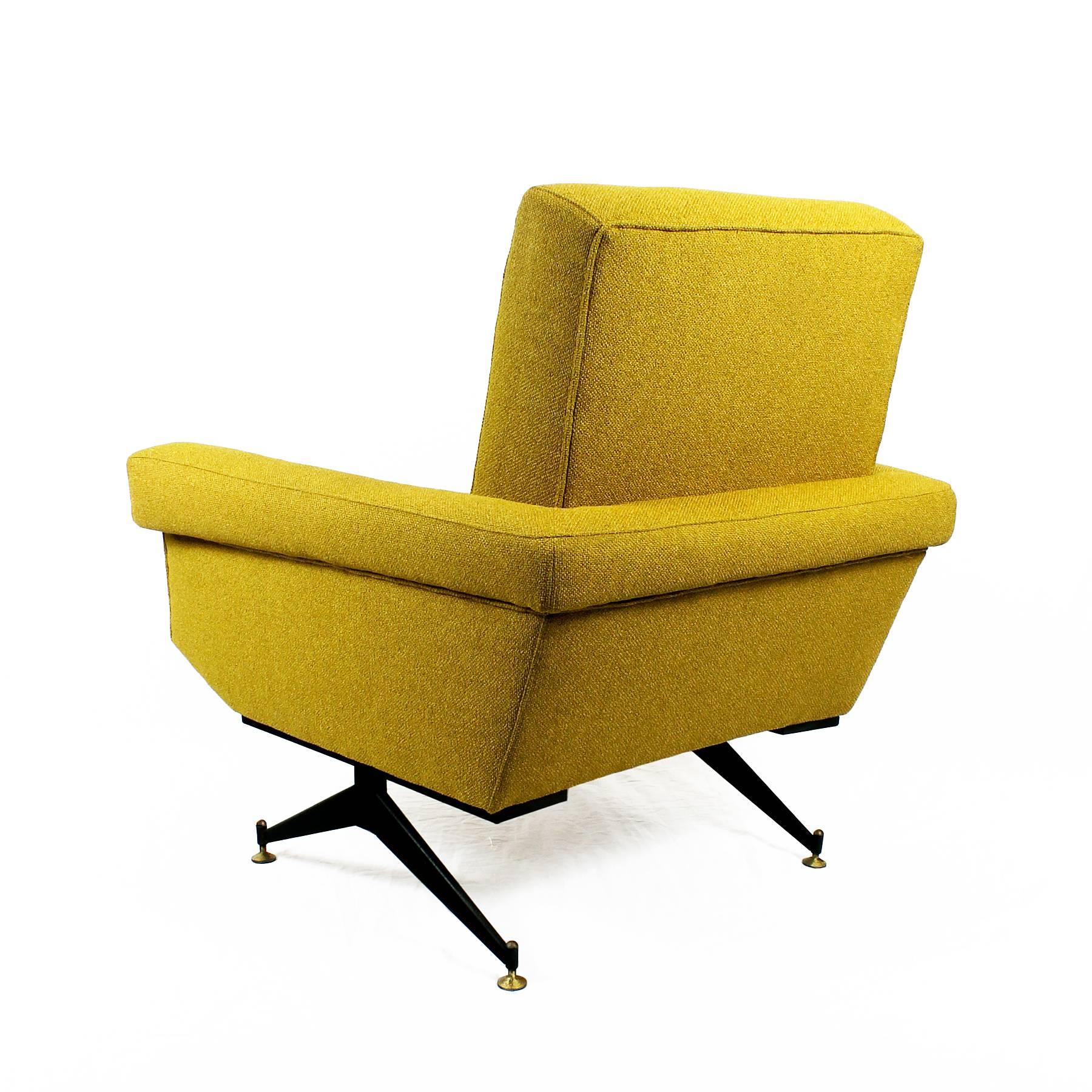 1960s Pair of Padded Armchairs, Yellow and Black, Steel, Upholstery, Italy In Excellent Condition In Girona, ES