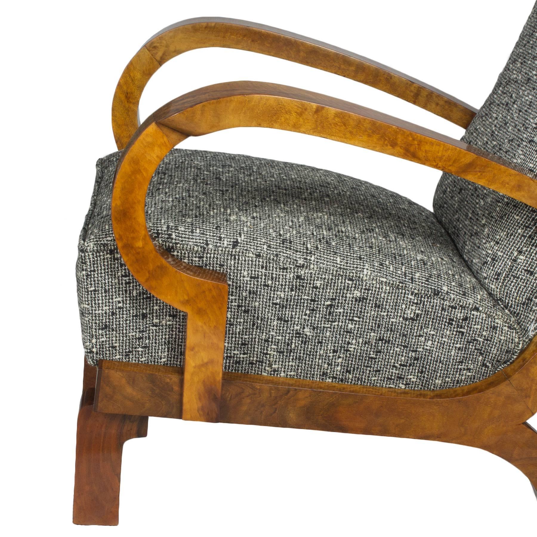 Paar Art-Déco-Sessel aus Nussbaumholz mit neuer schwarzer und weißer Polsterung – Italien (Walnuss) im Angebot