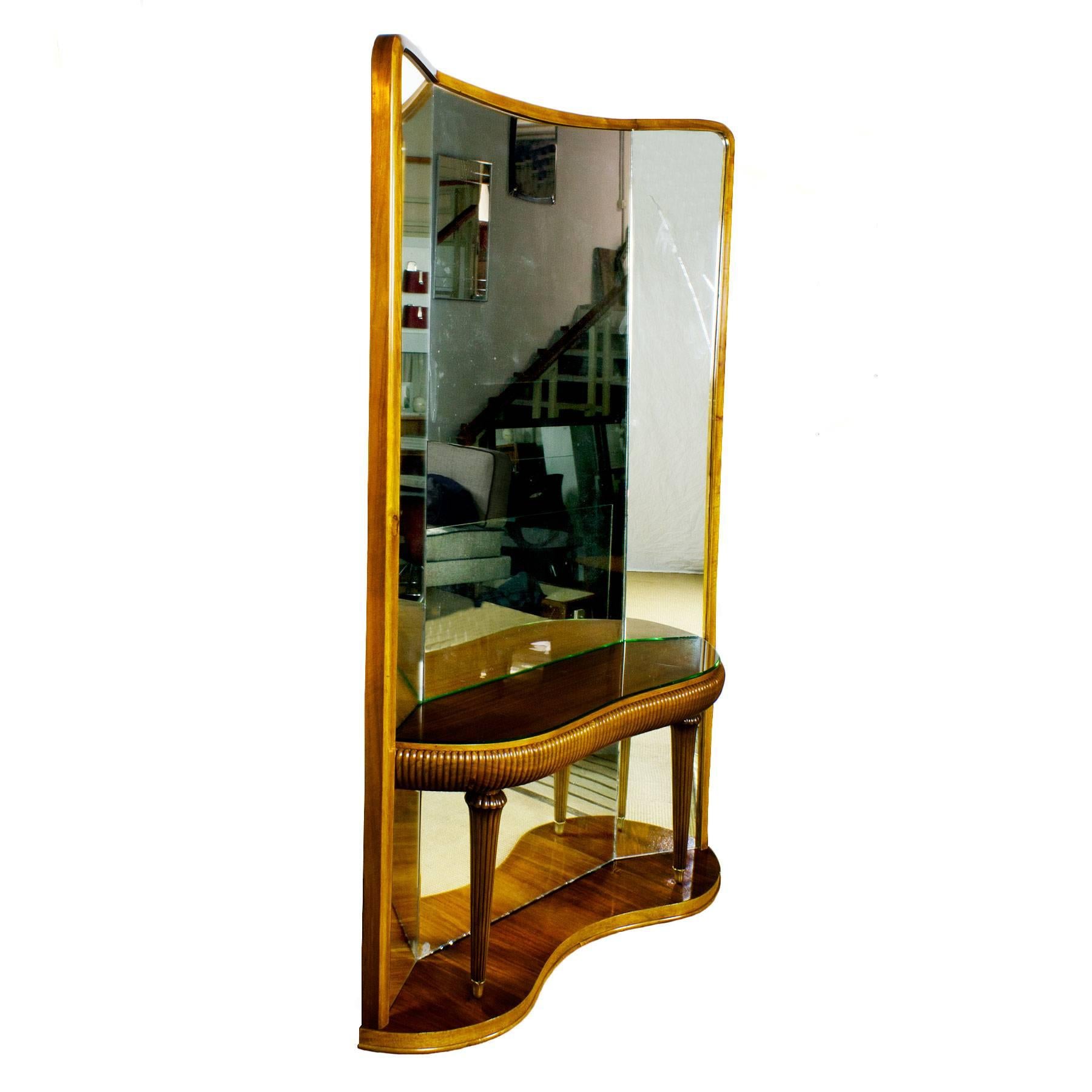 Console - mirror, shellacked solid walnut and walnut veneer with wax finition. Fluted stands and edging. Polished brass feet. Original glass on top. Original mirrors (oxidation and defauts).

Italy circa 1940