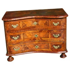Cassettiera barocca in noce e legno di frutta del XVIII secolo, CIRCA 1750