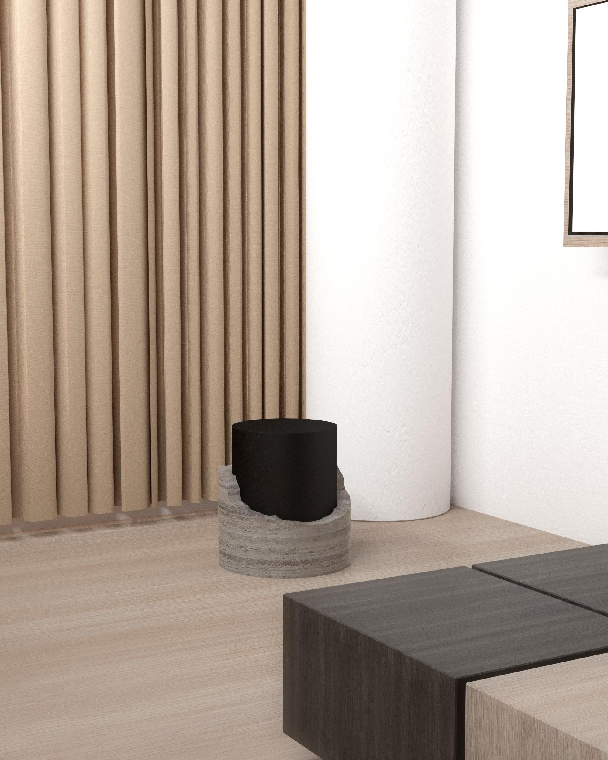 italien Tabouret en marbre Travertino A Silver par Serafini en vente