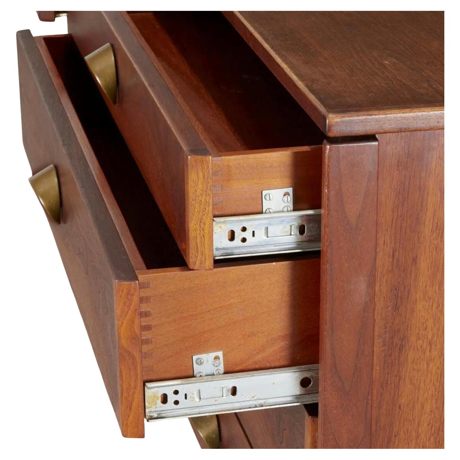 Mid-Century Modern Mid century American Modern Walnut 8-Drawer Dresser by Jens Risom For Sale