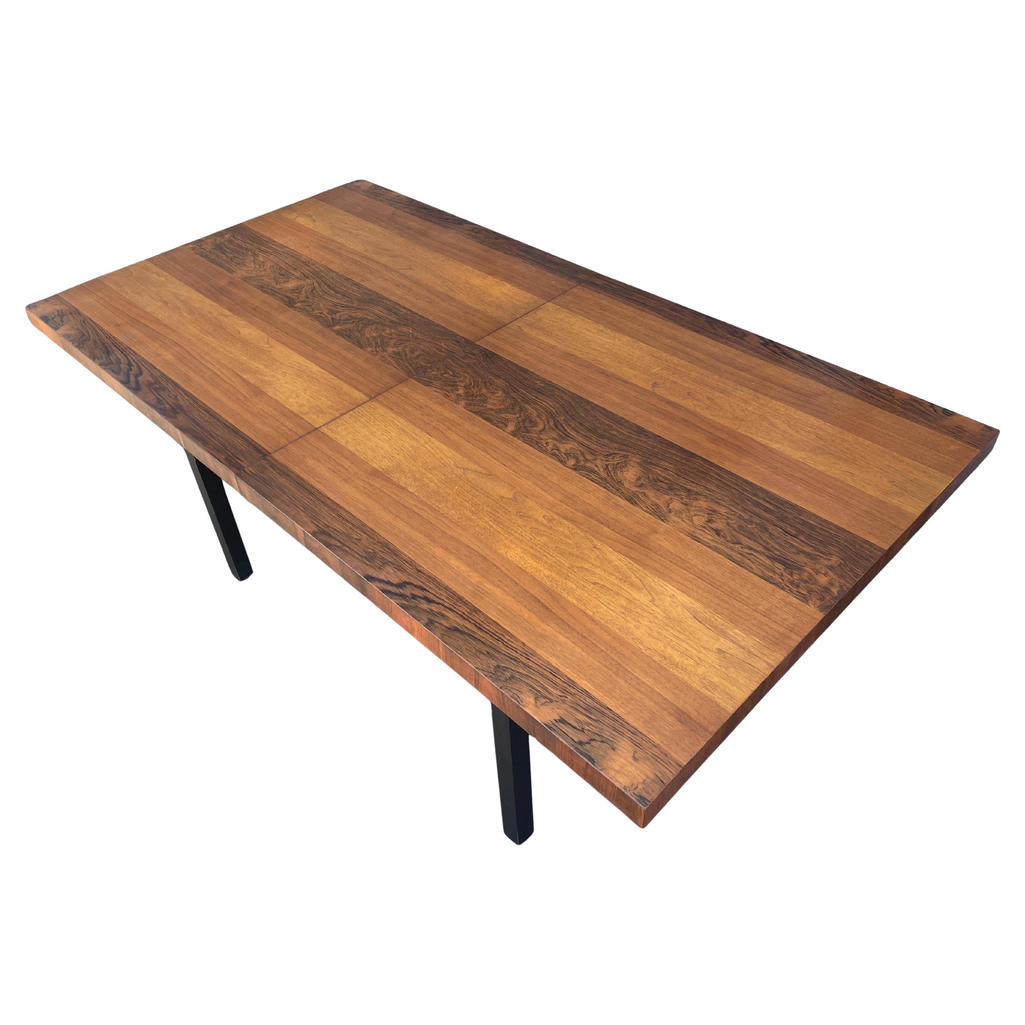 Mid-Century Modern Table de salle à manger extensible en tri-bois de Milo Baughman avec 2 abattants en vente