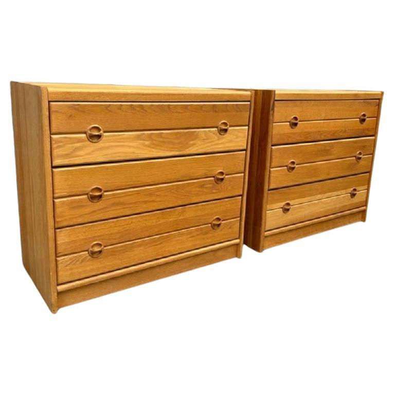 Coppia di comò a 3 cassetti in legno massiccio di Oak danese della metà del secolo scorso Danimarca
