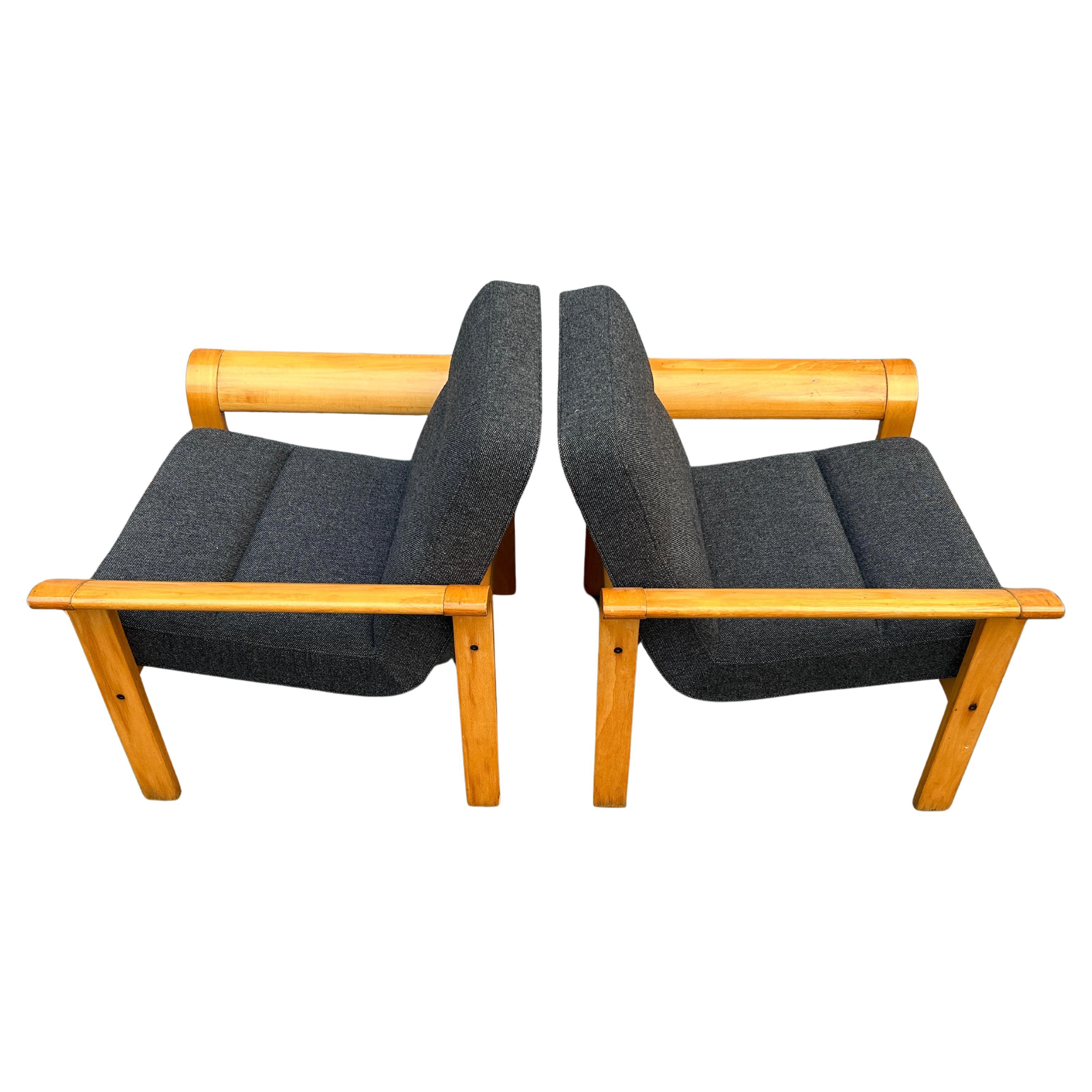Pair of Danish modern Mid-Century Lounge Chairs Blonde Bentwood Arms In Good Condition For Sale In Brooklyn, NY
