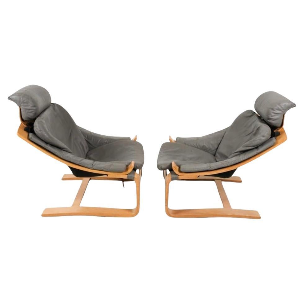 Paire de chaises longues Kroken en bois courbé gris avec pouf Ake Fribytter