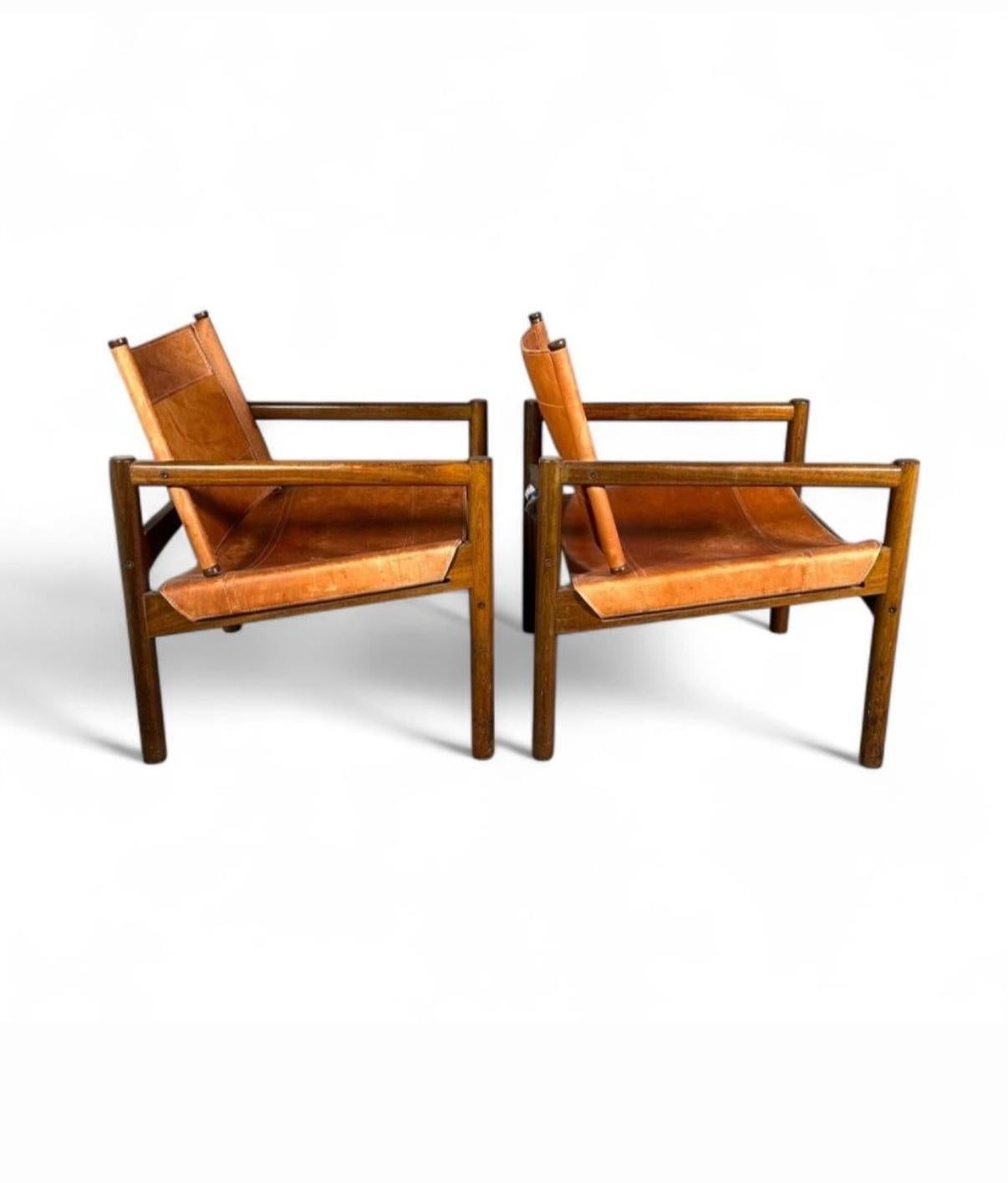 Mid-Century Modern Paire de chaises de salon Safari Sling en cuir brésilien du milieu du siècle Michel Arnoult en vente