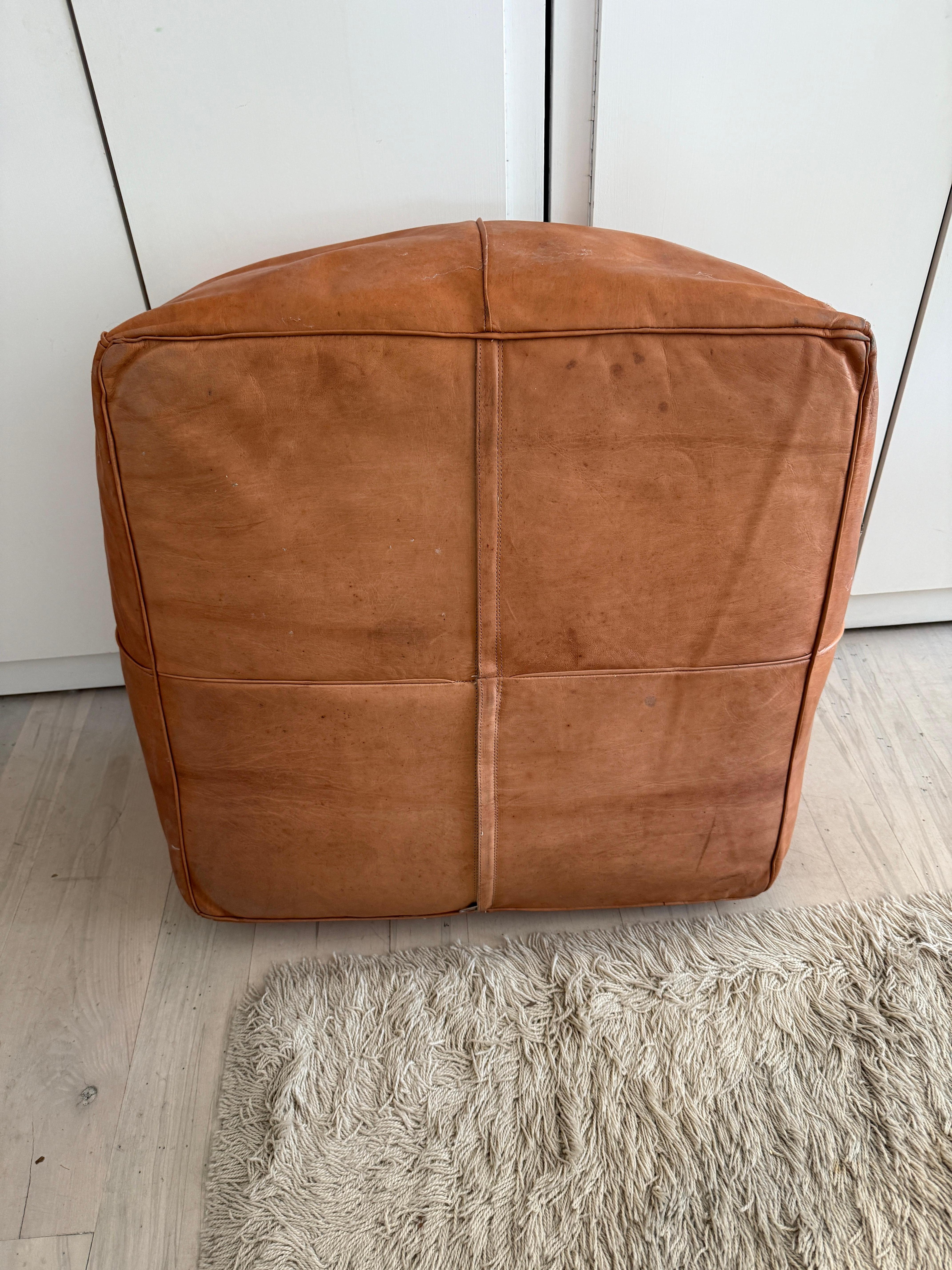Vintage cognac brown leather square pouf or ottoman In Good Condition For Sale In Brooklyn, NY