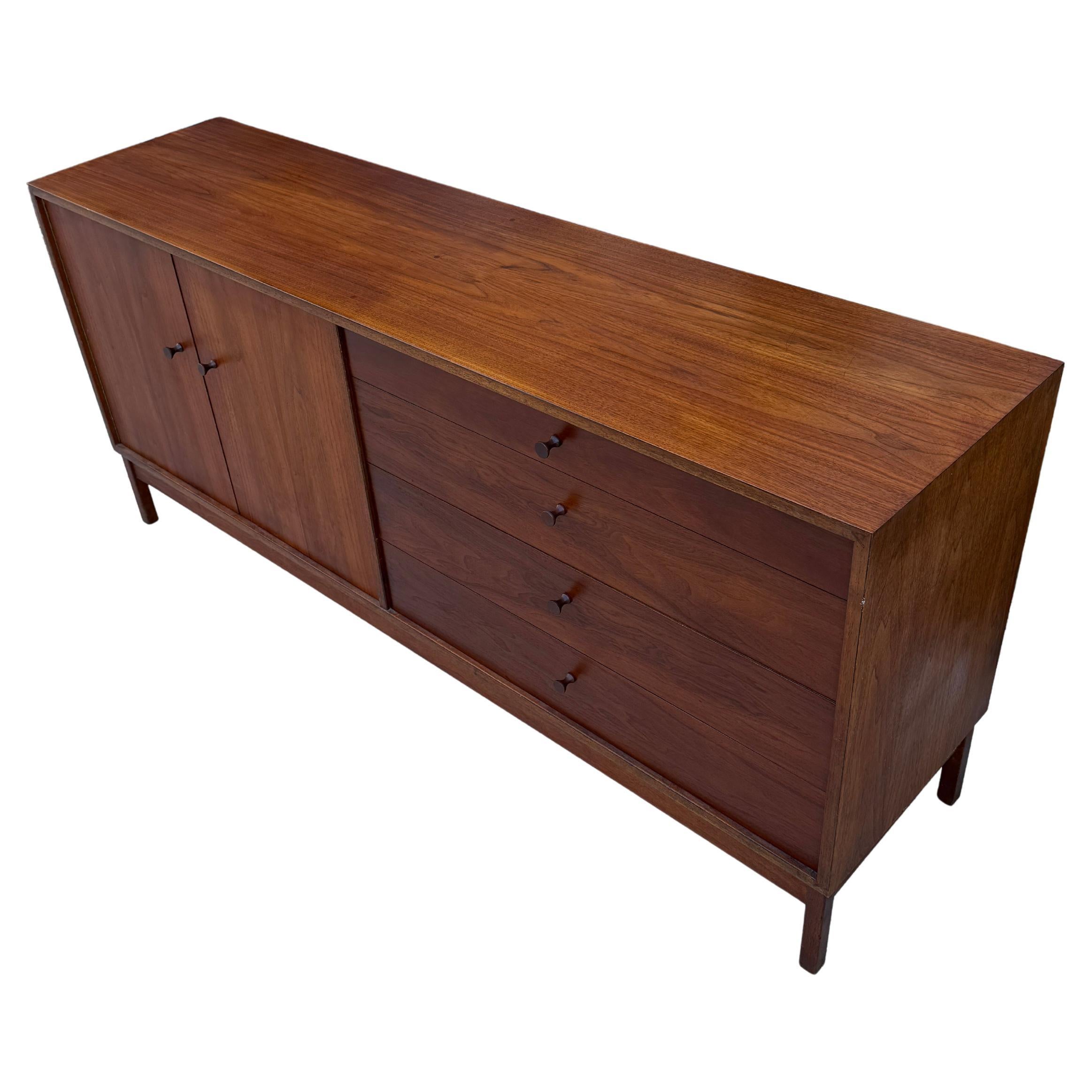 Mid-Century moderno Credenza in noce Studio A di metà secolo di Richard Artschwager in vendita