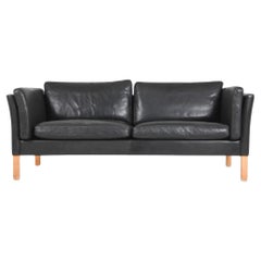 Canapé moderne danois du milieu du siècle dernier Magnifique causeuse en cuir noir