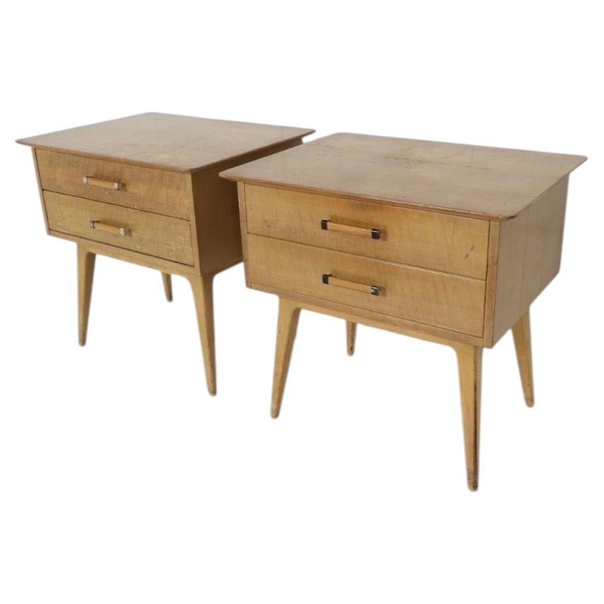 Coppia di comodini a due cassetti in stile Mid-Century della Renzo Rutili Johnson Furniture Co. in vendita